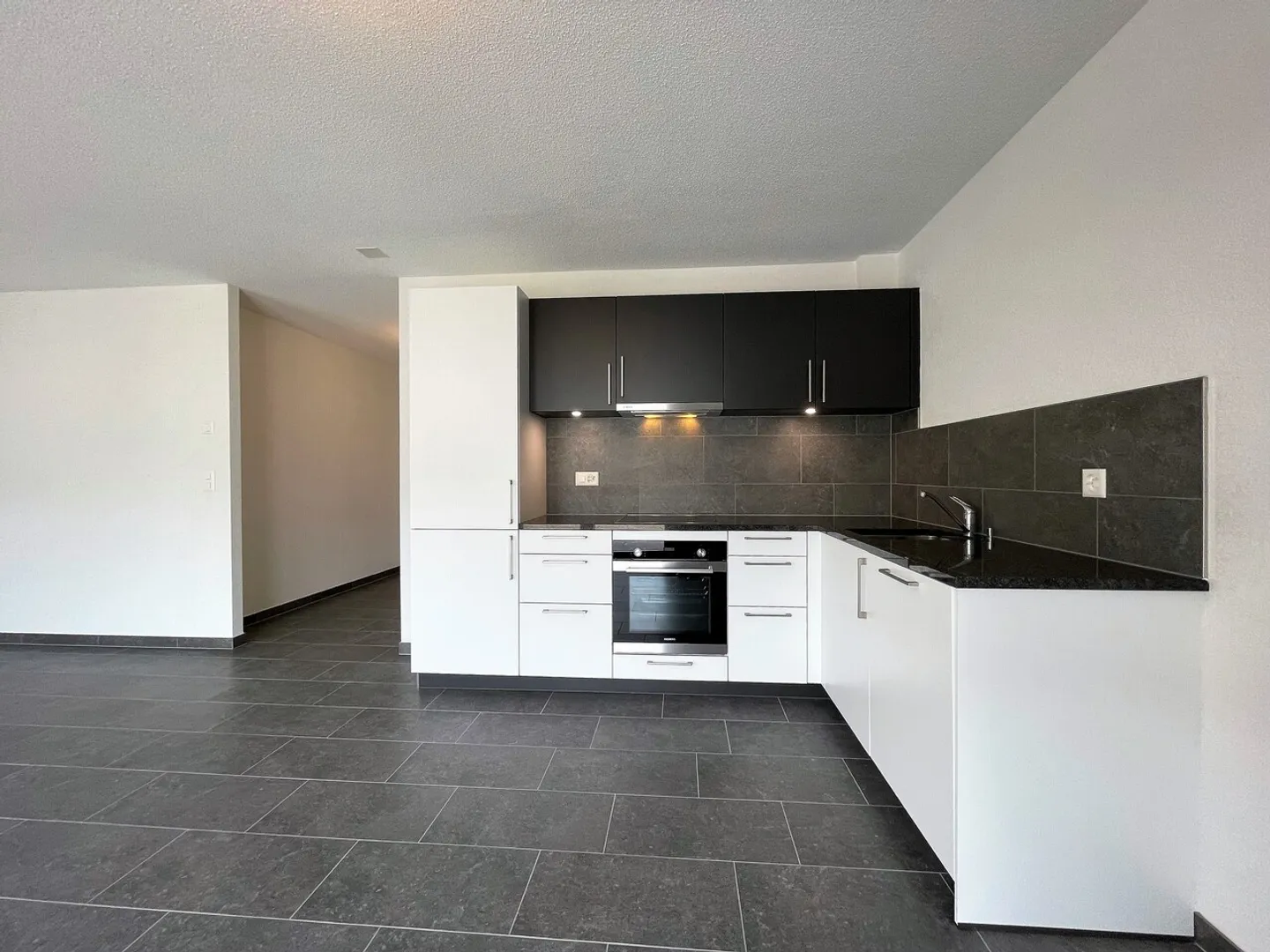 Spazioso appartamento di 3,5 locali con terrazza e giardino - Foto 2 di 6