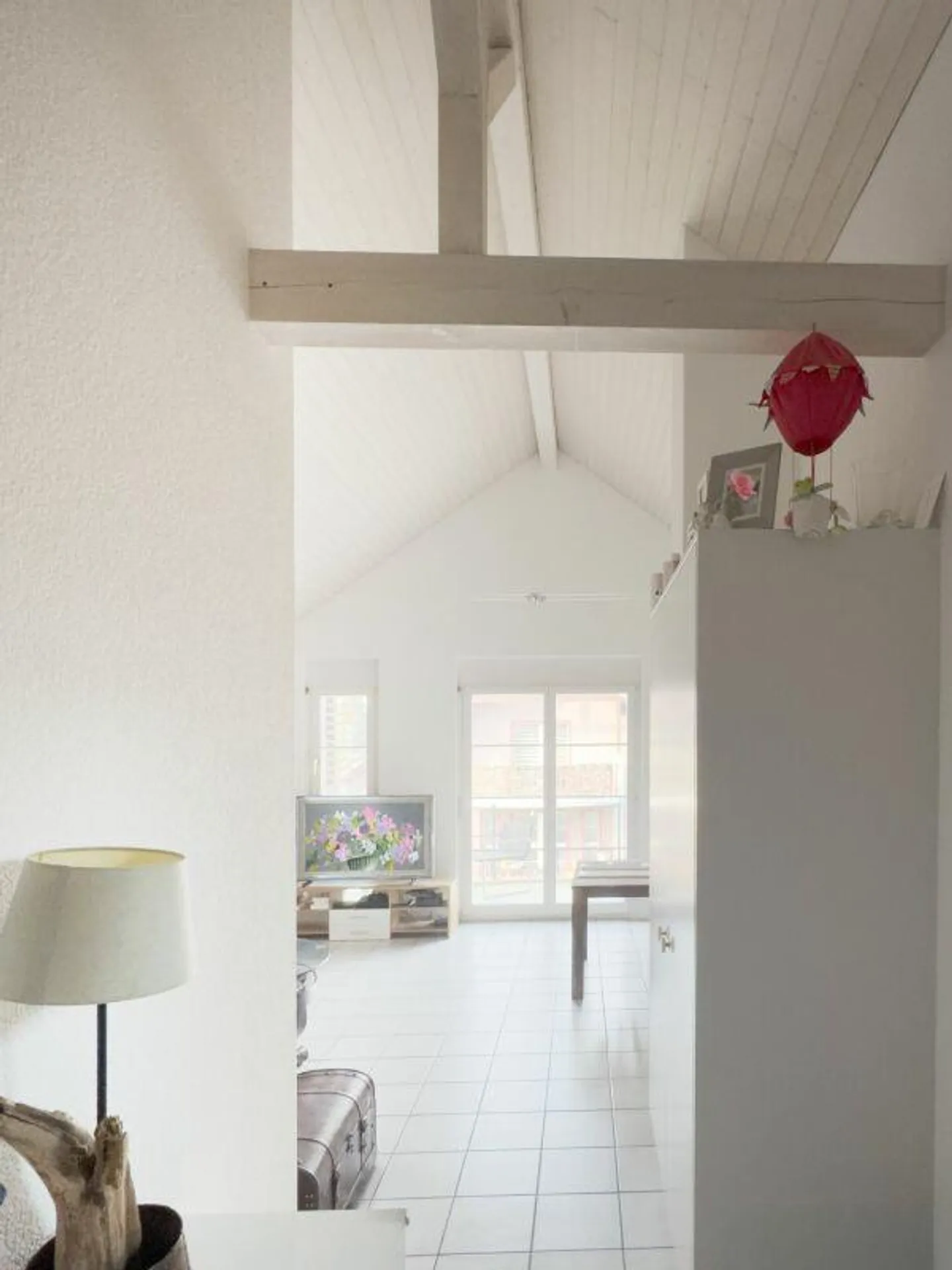 Sunny 3.5-room attic apartment with a lot of charm near the town of Aar... - Photo 4 of 15