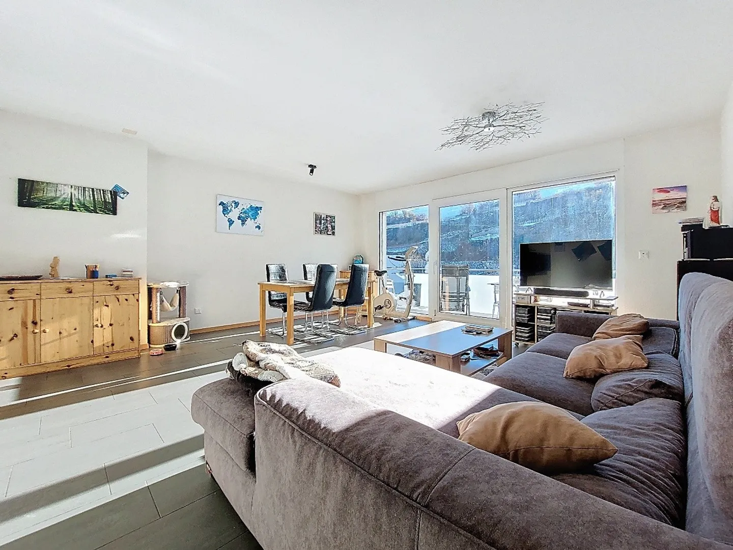 Sion/Pont-de-la-Morge, bellissimo appartamento di 4,5 locali di 104 m2, balcone e 2 posti auto - Foto 1 di 23