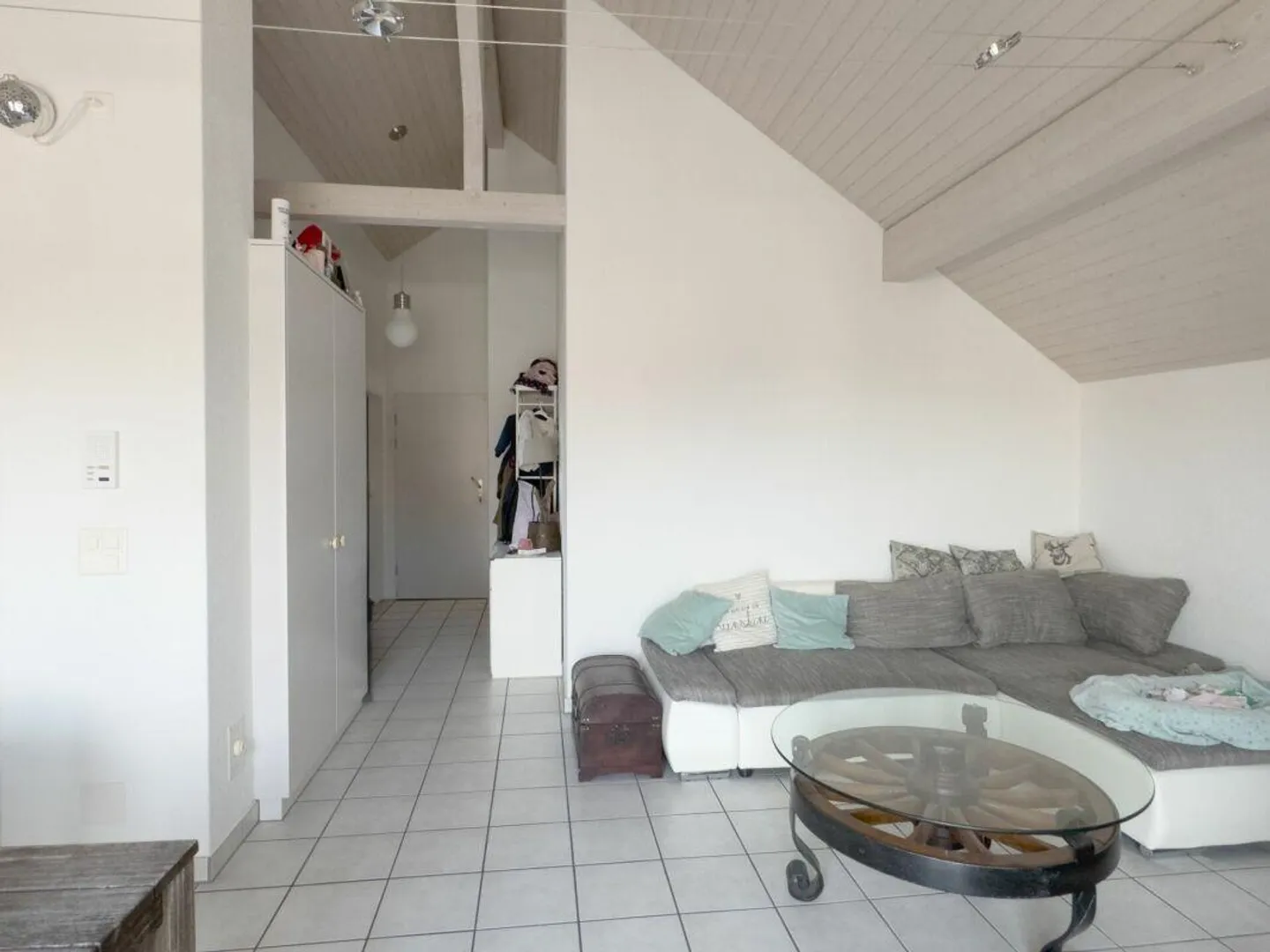 Sunny 3.5-room attic apartment with a lot of charm near the town of Aar... - Photo 6 of 15