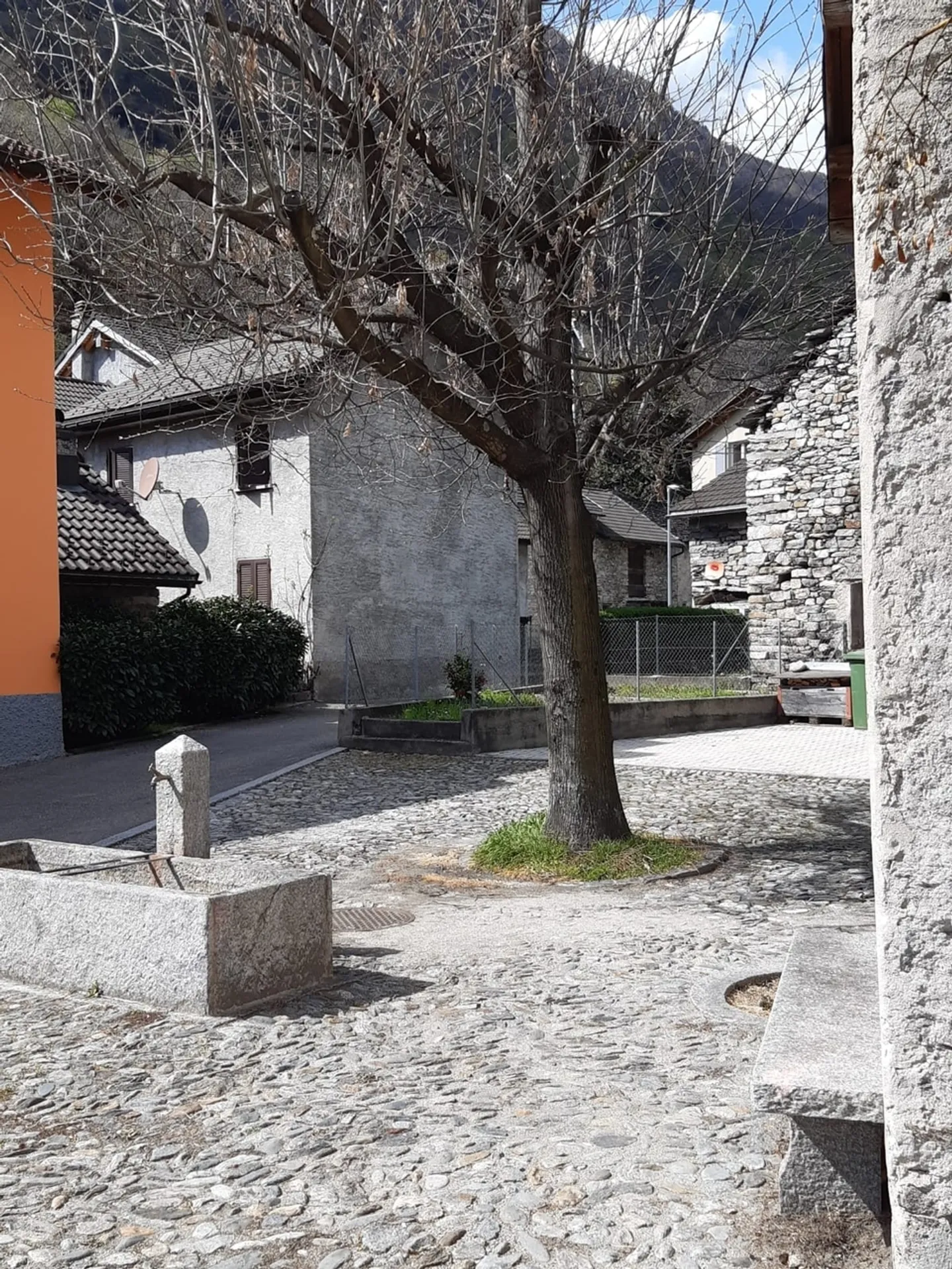 Casa indipendente di 4,5 - ristrutturazione da completare per conto proprio - in Riviera Iragna - Foto 7 di 9