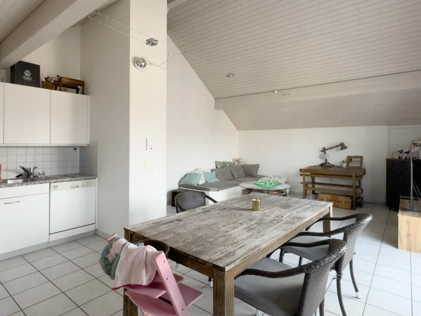 Sunny 3.5-room attic apartment with a lot of charm near the town of Aar... - Photo 7 of 15