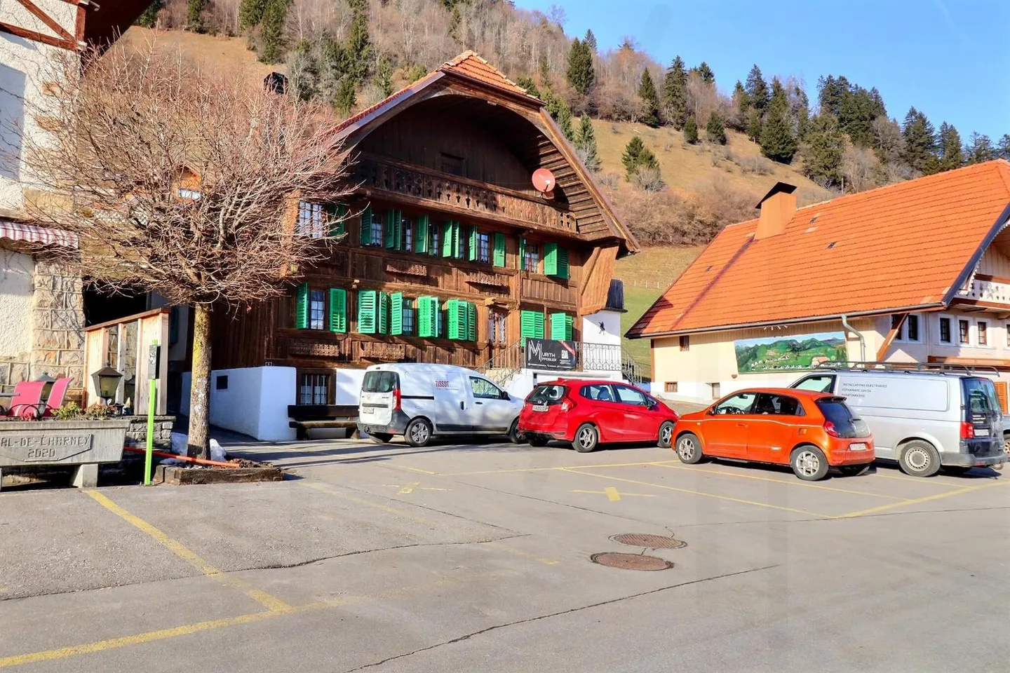 A historic residence with 2 apartments and stunning mountain views - Photo 1 of 12