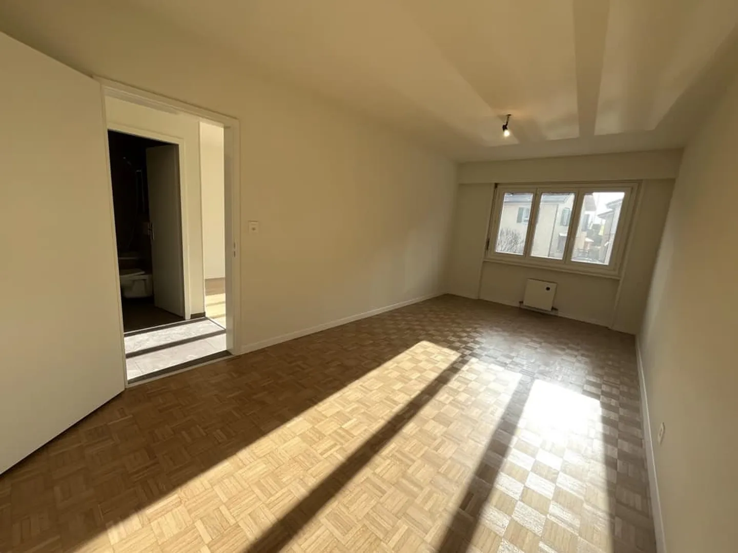 Bellissimo appartamento ristrutturato di 2,5 locali a Yens - Foto 4 di 6