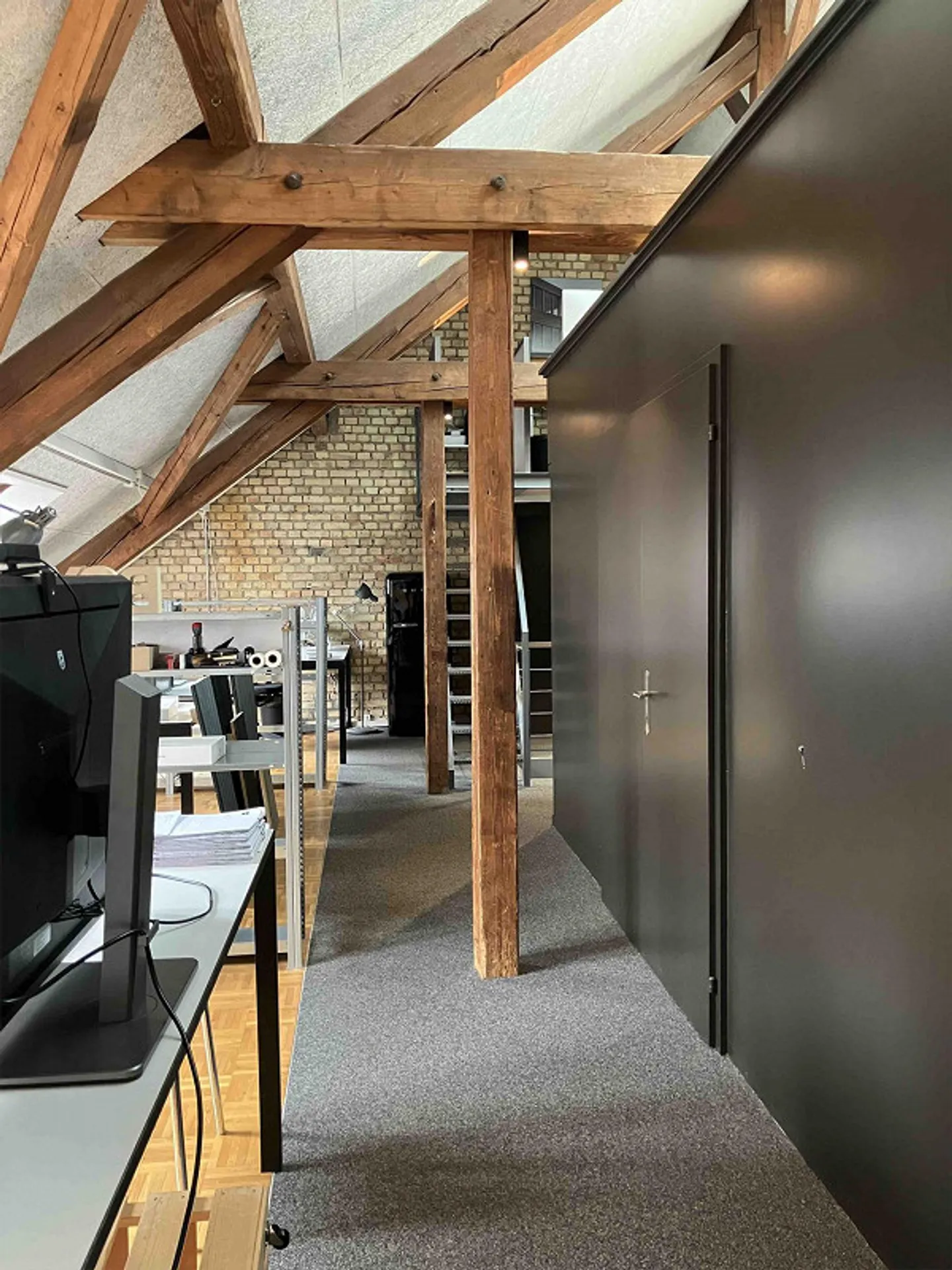 Espace commercial attrayant dans l'atelier de fer - Photo 2 sur 16