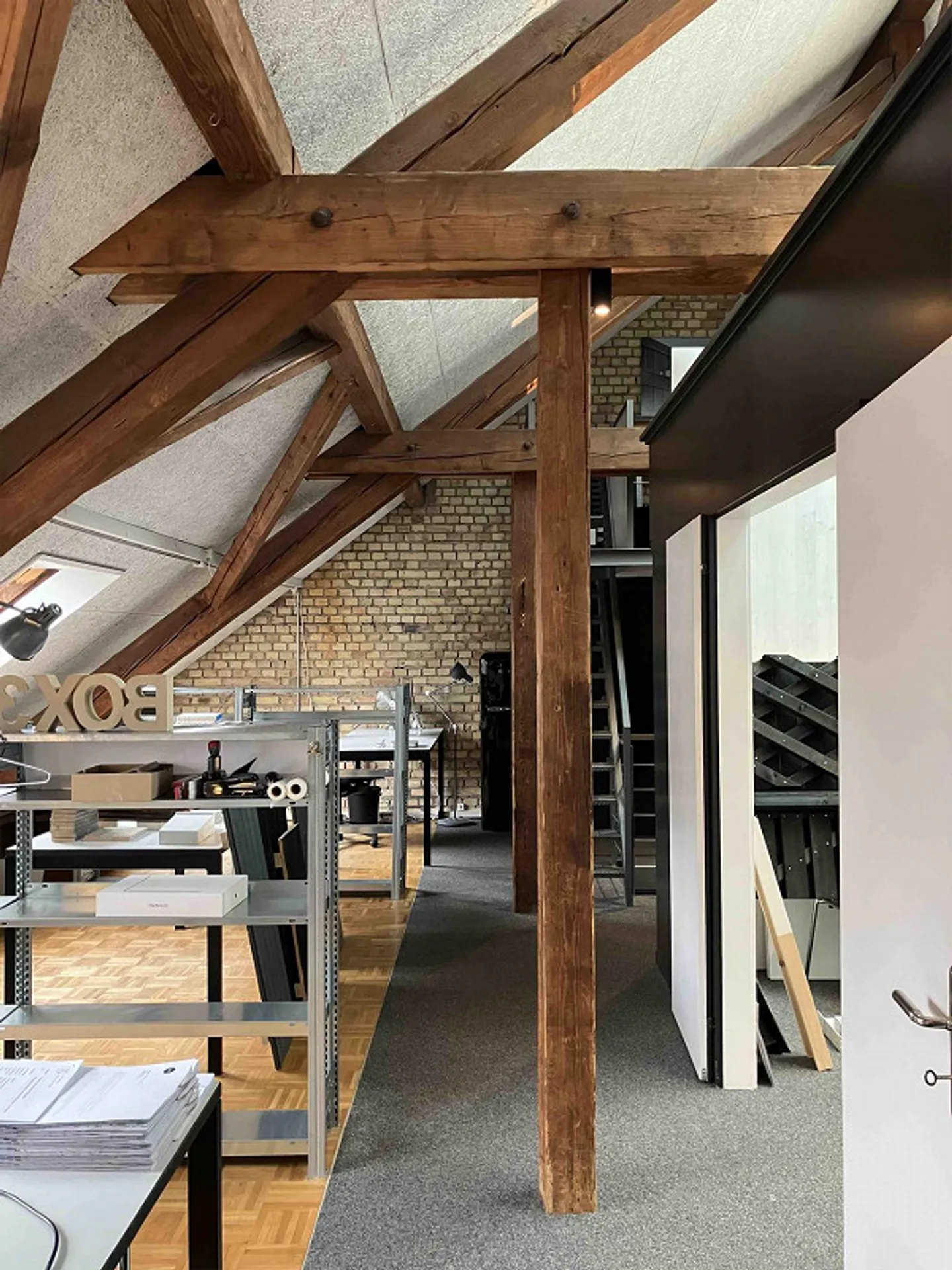 Espace commercial attrayant dans l'atelier de fer - Photo 4 sur 16