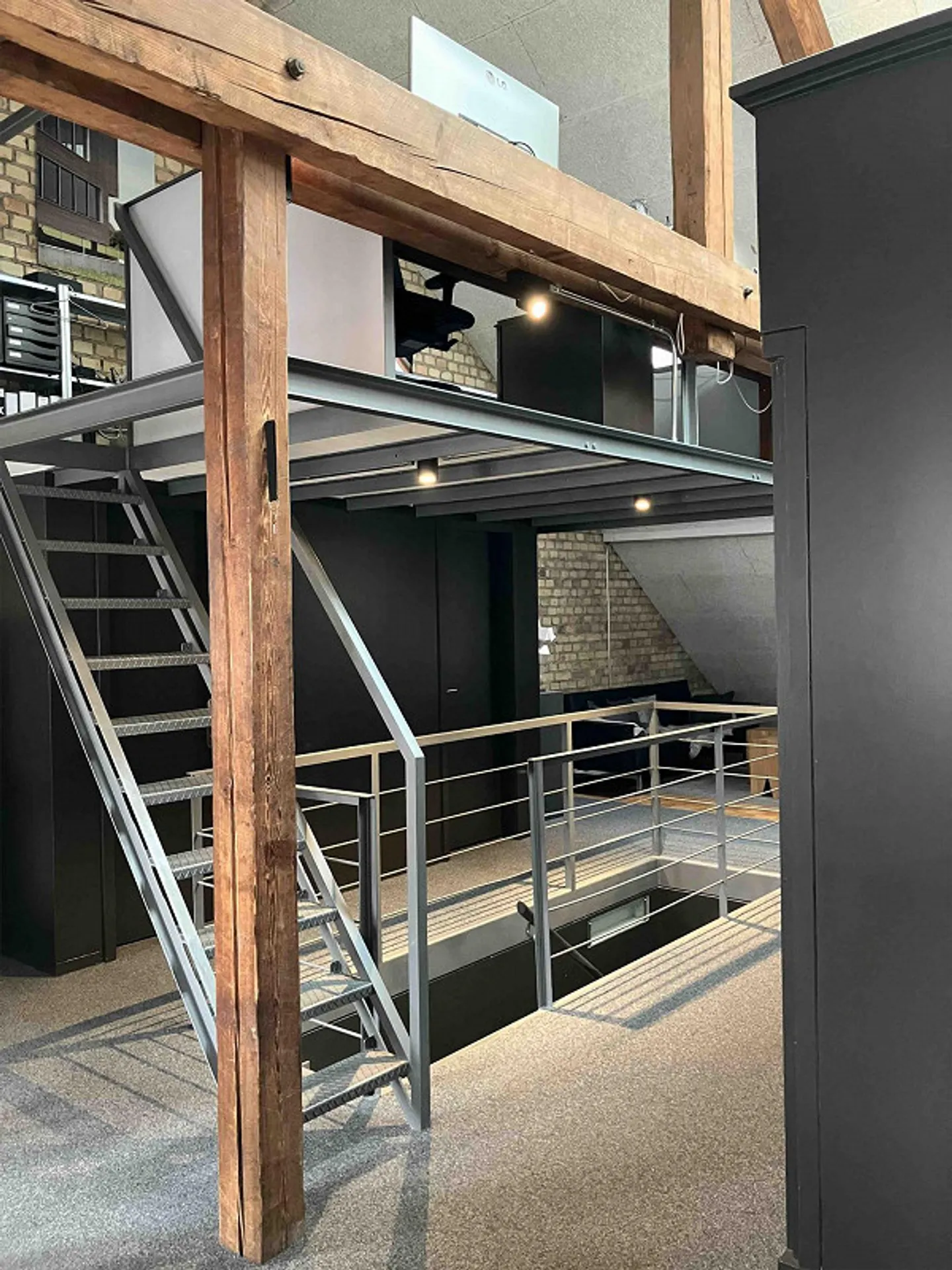 Espace commercial attrayant dans l'atelier de fer - Photo 5 sur 16