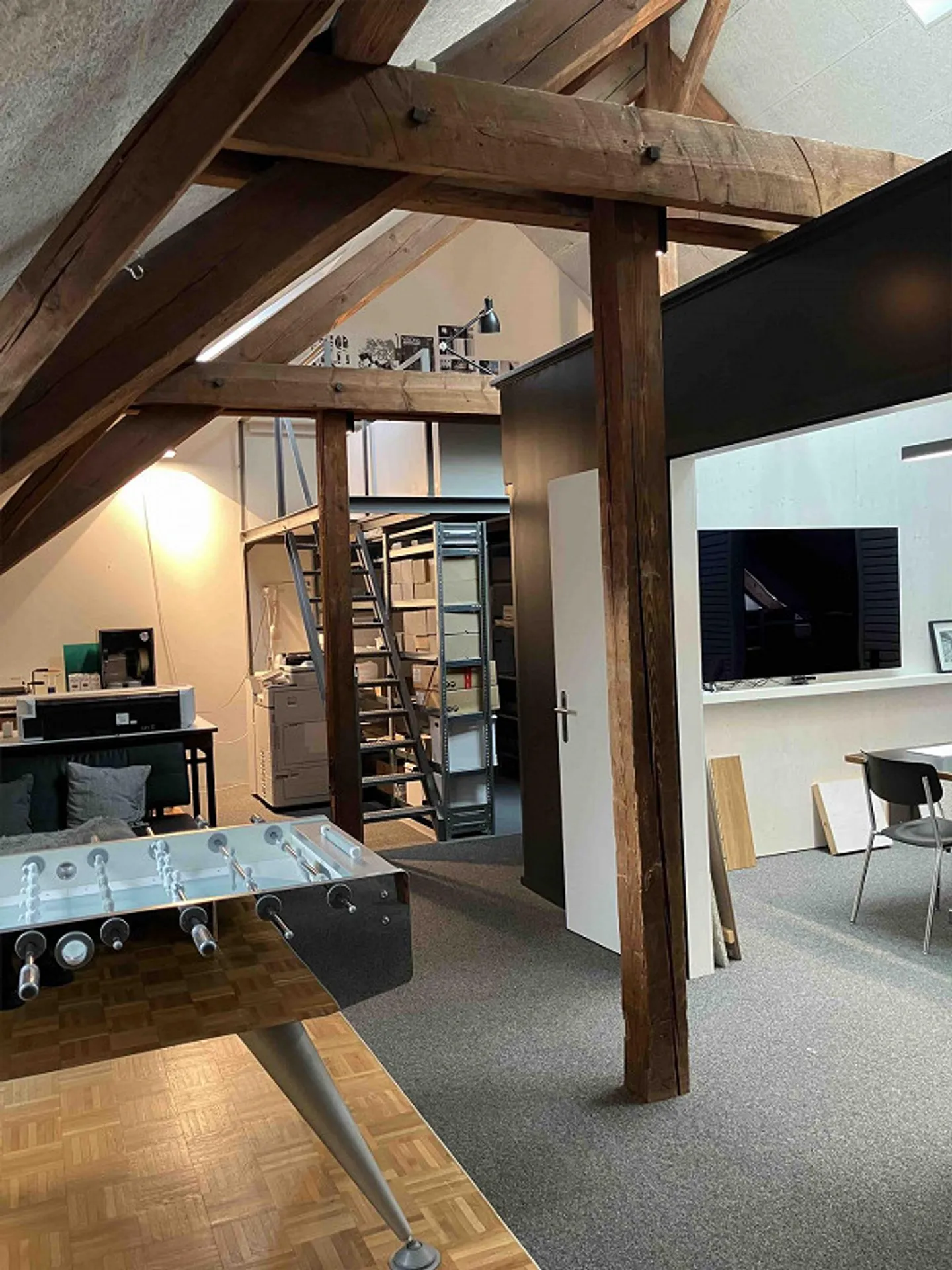 Espace commercial attrayant dans l'atelier de fer - Photo 15 sur 16