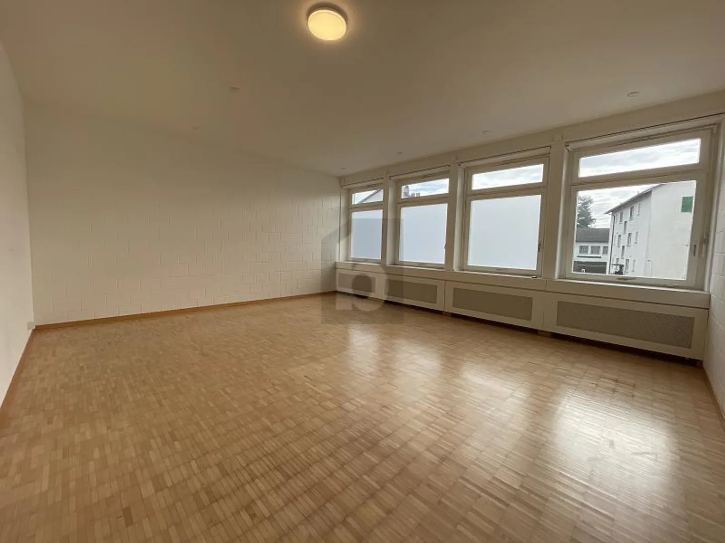 Office space for rent - Photo 1 of 5