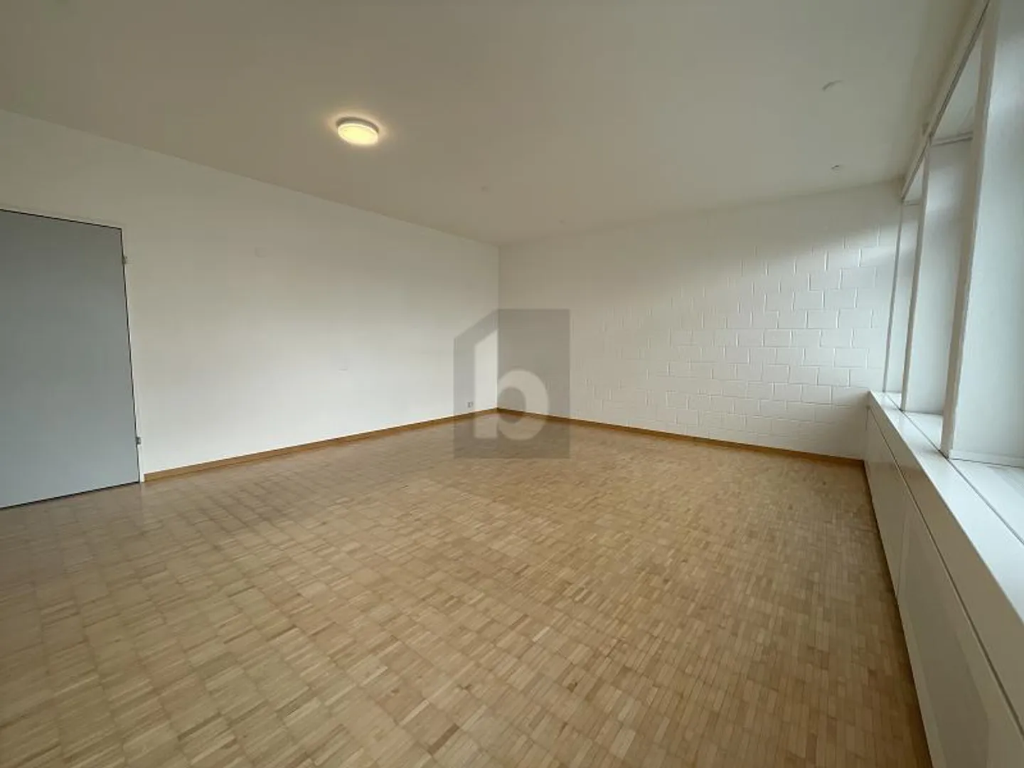 Office space for rent - Photo 2 of 5