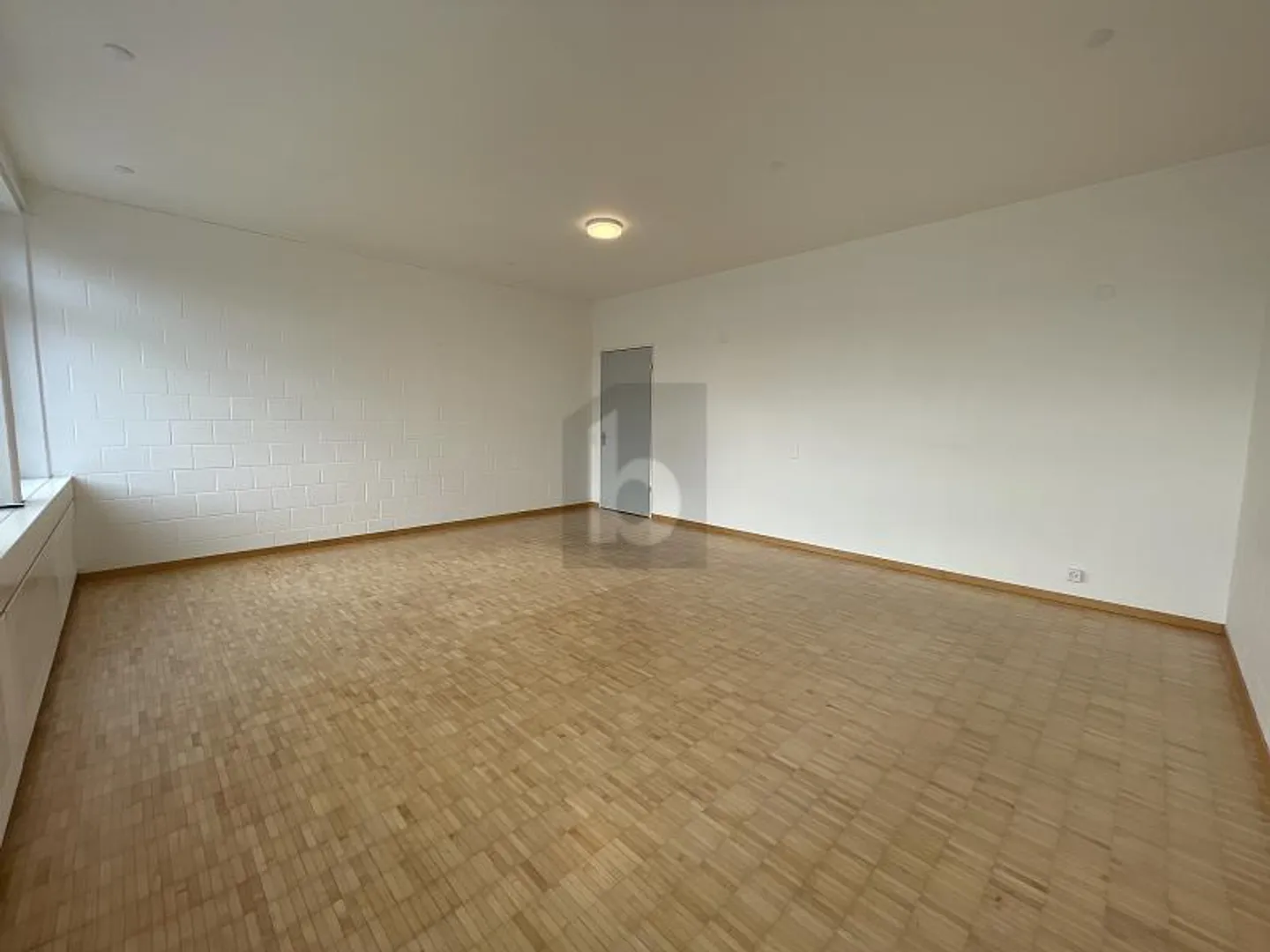 Office space for rent - Photo 3 of 5