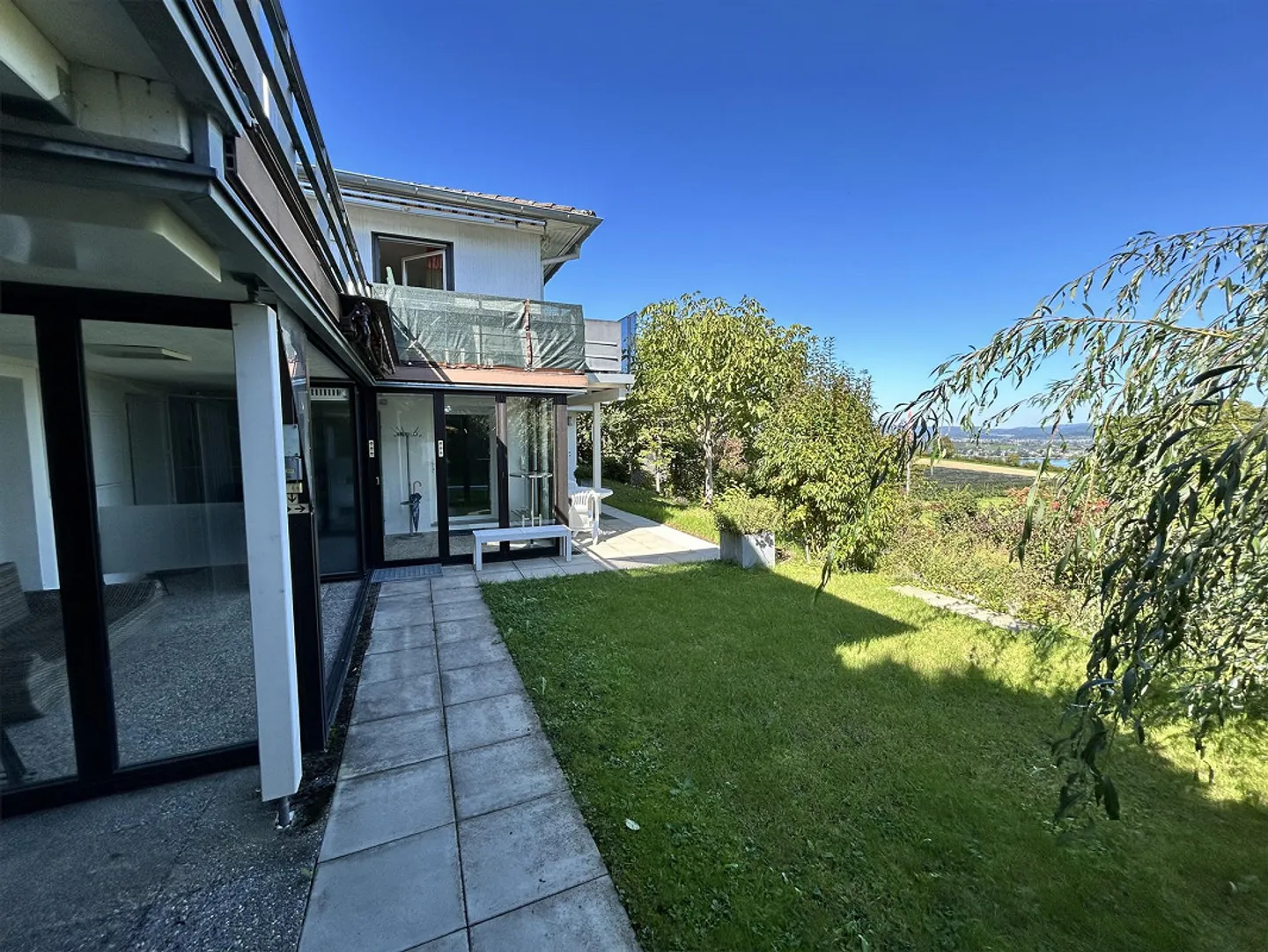 1.5-Room Apartment with Dream View of the Lake in Fruthwilen - Photo 3 of 11