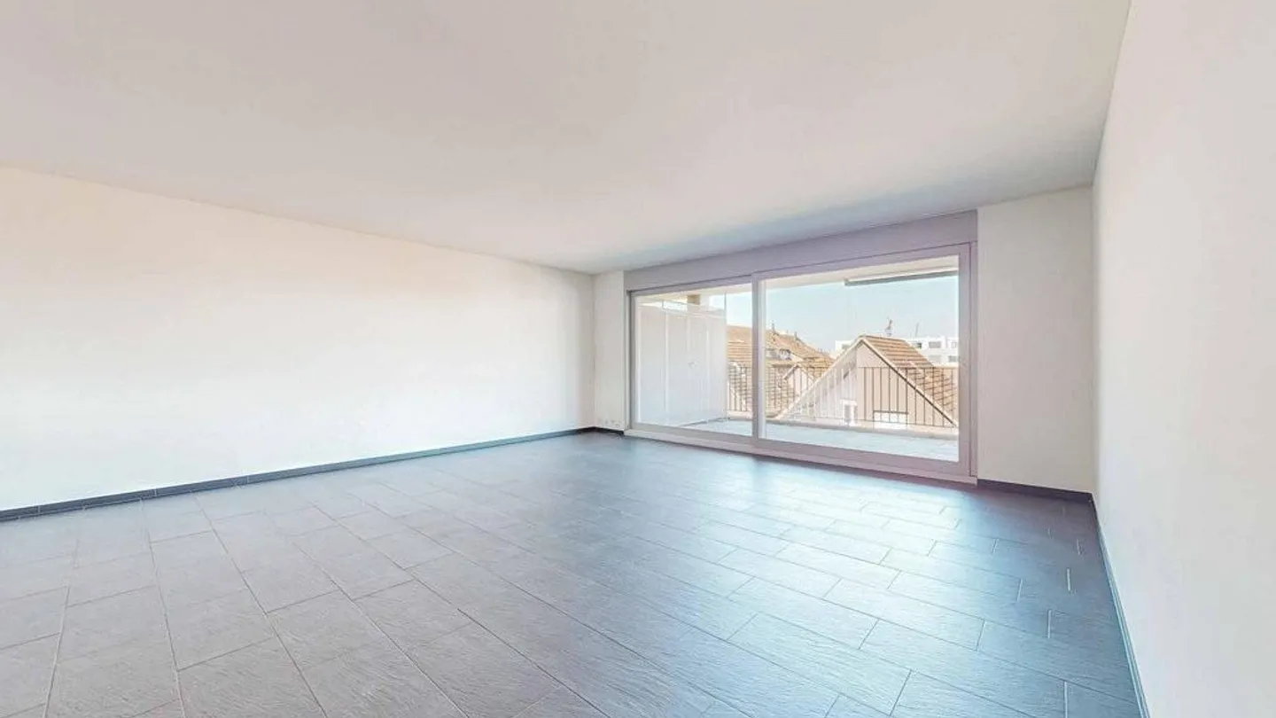 Spacious 3.5-room apartment - Photo 2 of 12