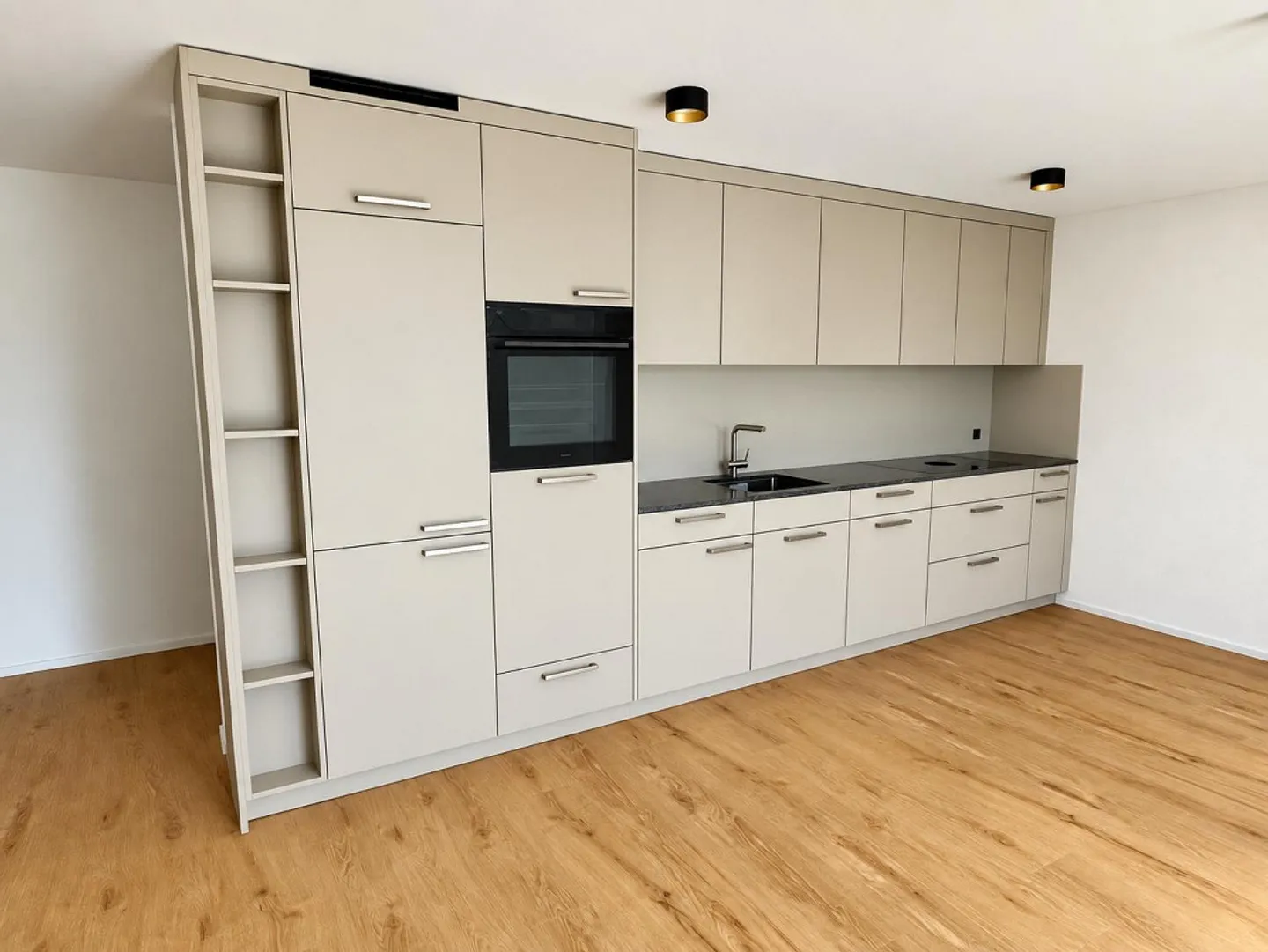 3.5-room apartment - sunny, spacious and with a wide view - Photo 2 of 13