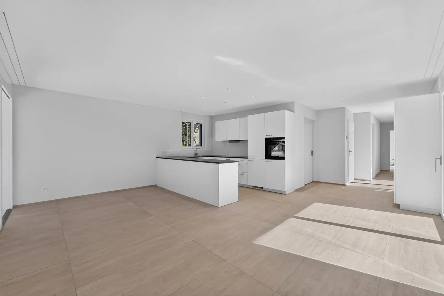 4.5-room penthouse apartment - first occupancy with generous terrace and direct lift access - Photo 2 of 13