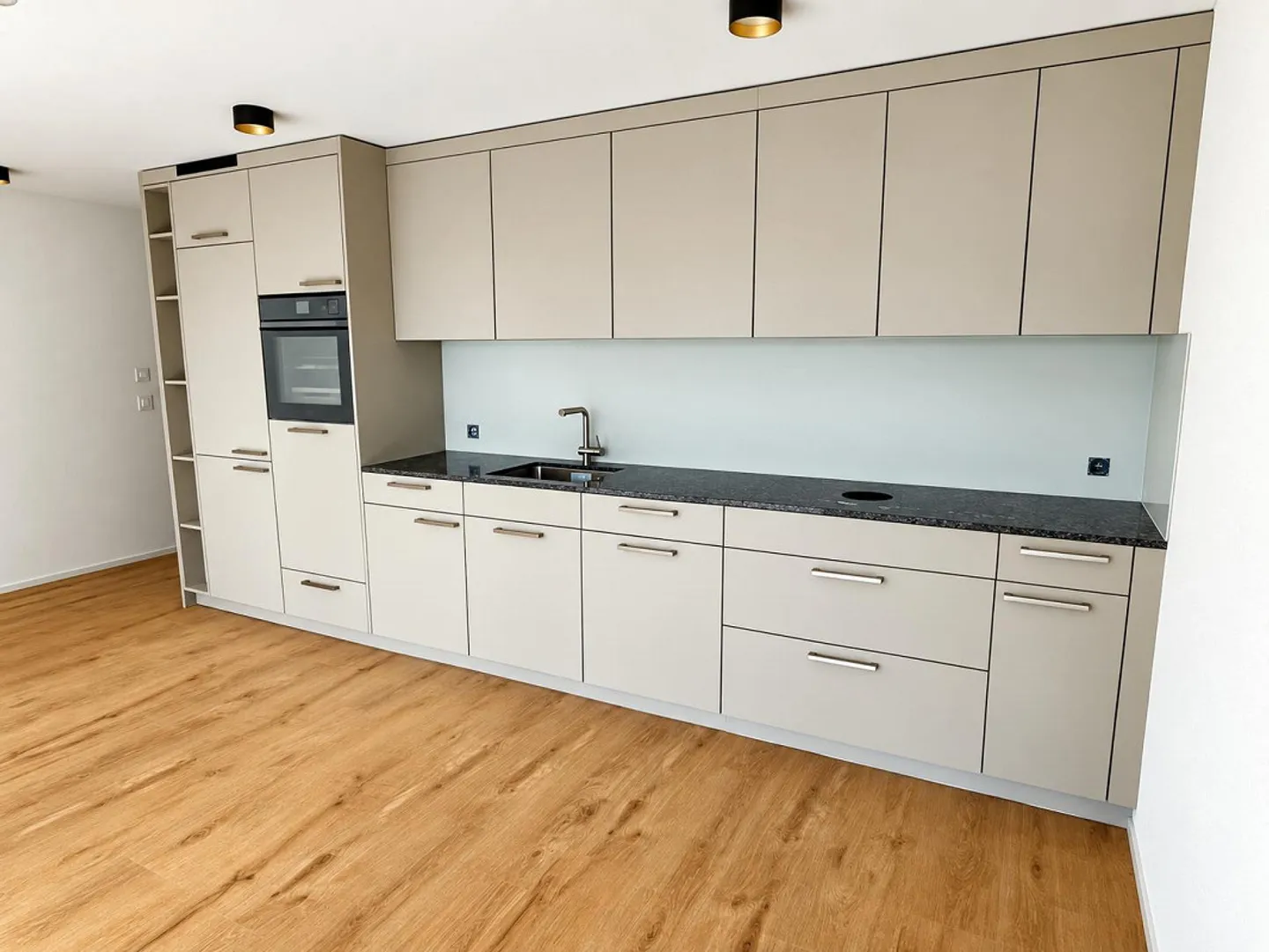 3.5-room apartment - sunny, spacious and with a wide view - Photo 3 of 13