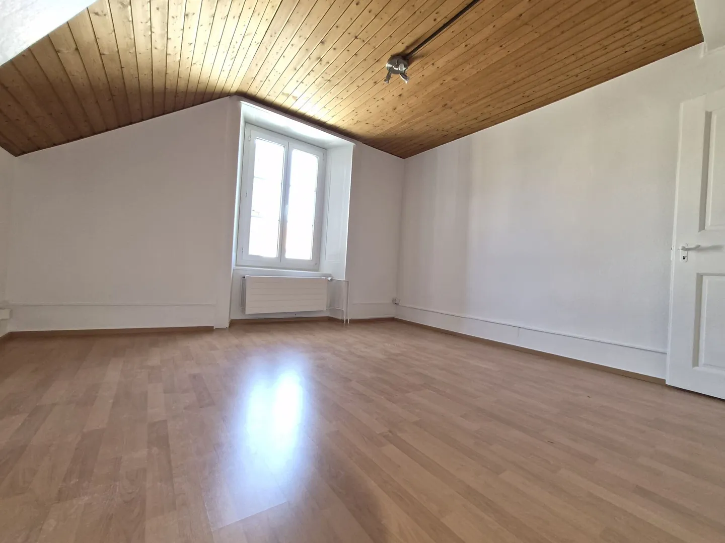 Schöne 4,5-Zimmer-Wohnung im 2. Stock - Foto 1 von 8