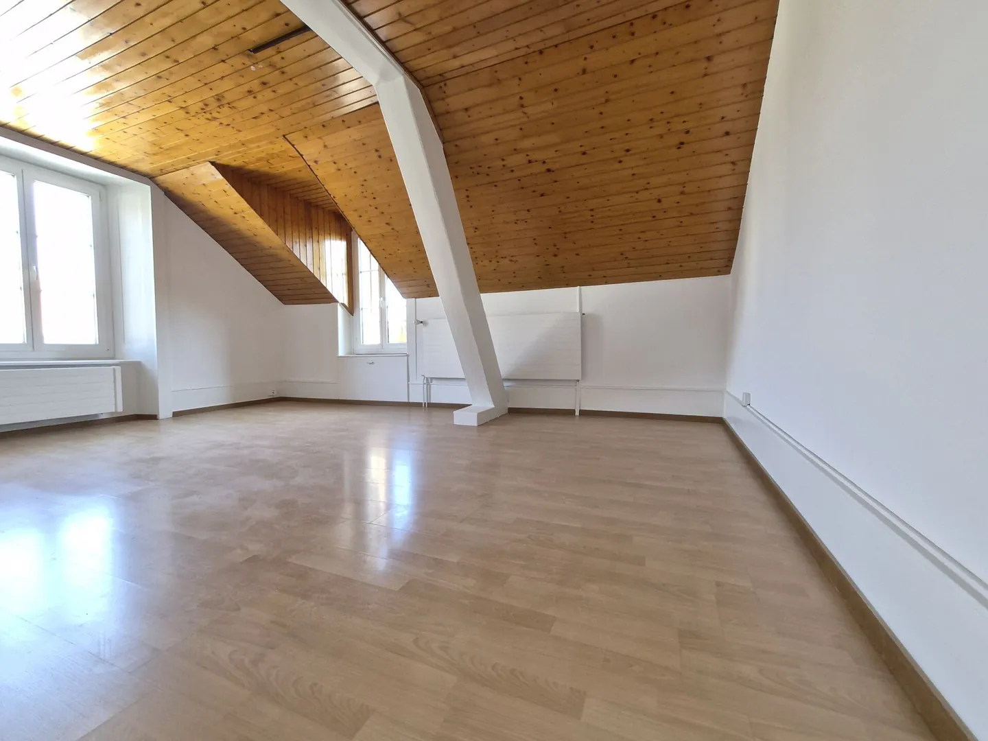 Schöne 4,5-Zimmer-Wohnung im 2. Stock - Foto 2 von 8