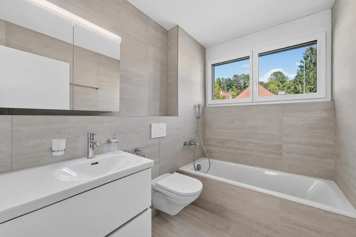 4.5-room penthouse apartment - first occupancy with generous terrace and direct lift access - Photo 10 of 13