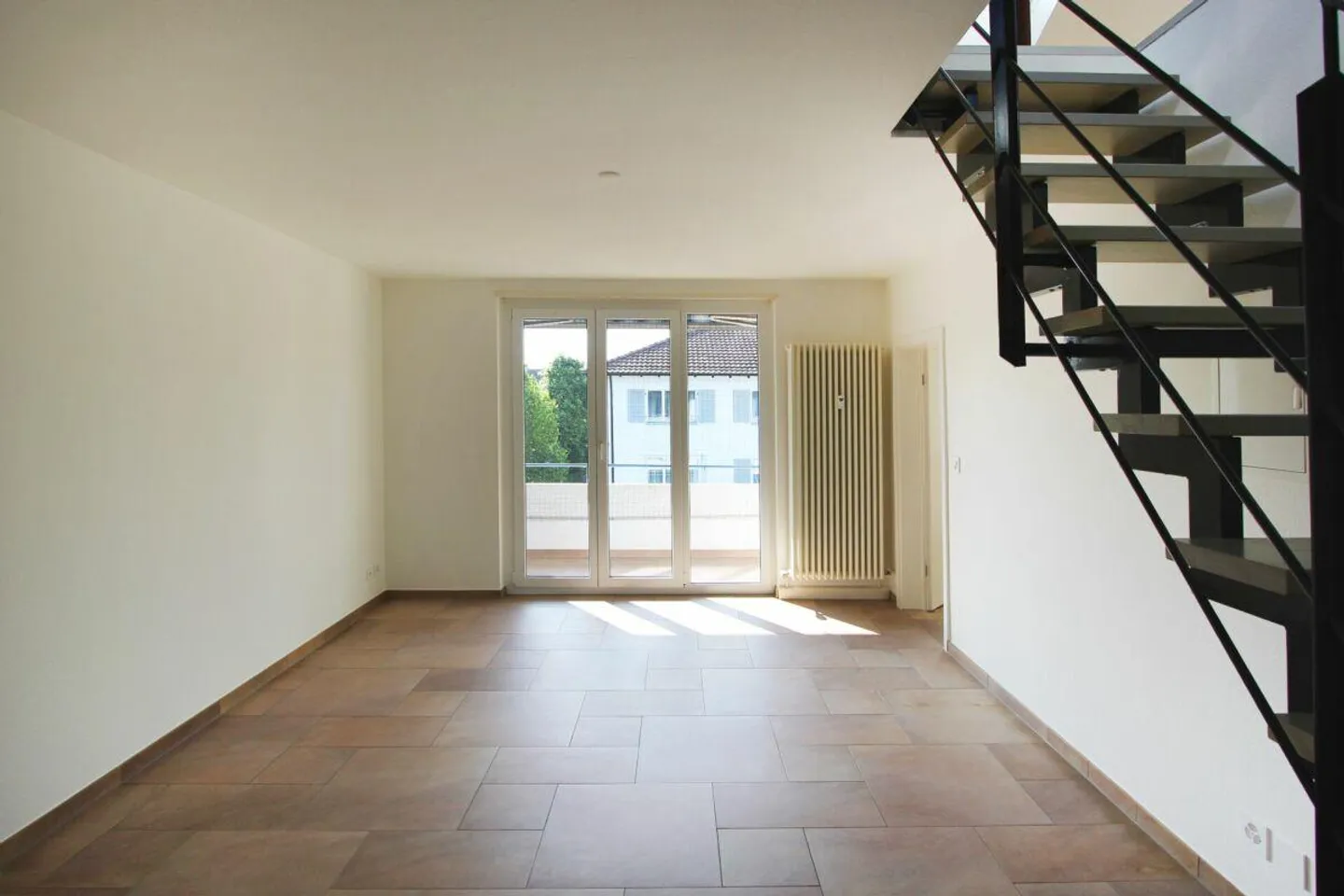 2.5 room apartment with balcony and converted attic - Photo 3 of 13