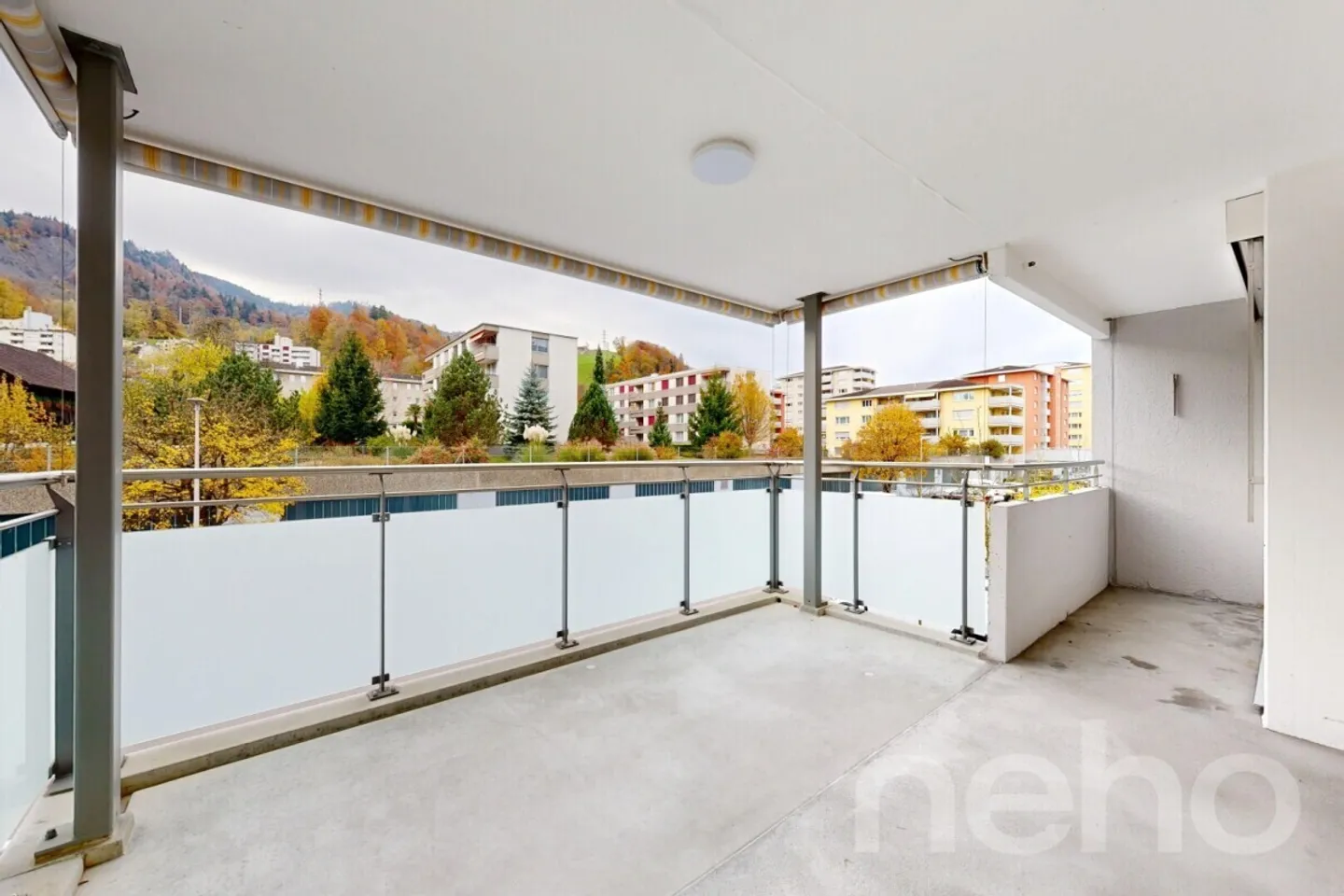 Charming apartment with a view of Pilatus and a spacious balcony - Photo 3 of 12