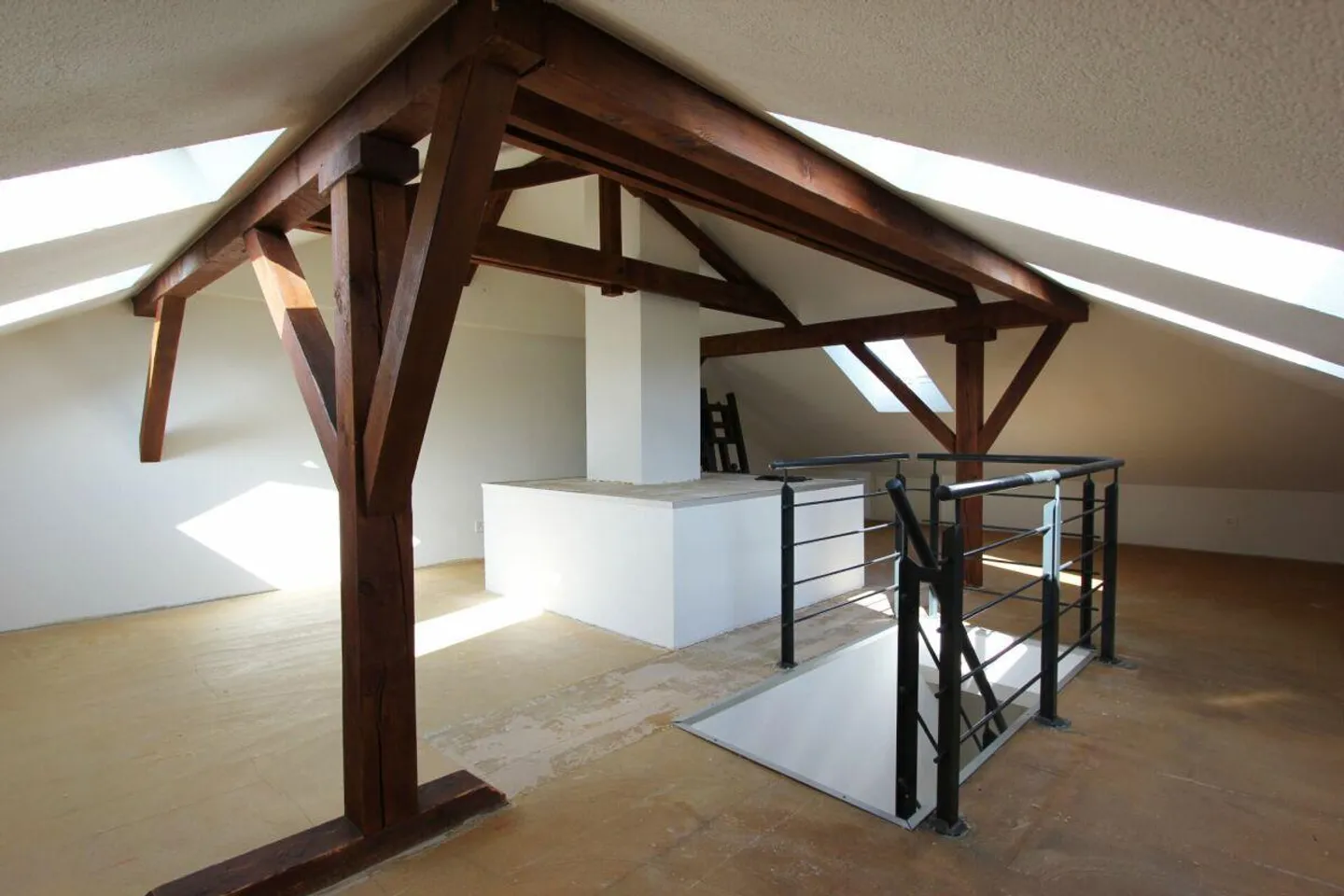 2.5 room apartment with balcony and converted attic - Photo 6 of 13