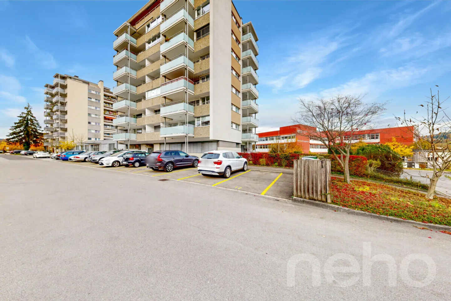 Charming apartment with a view of Pilatus and a spacious balcony - Photo 2 of 12