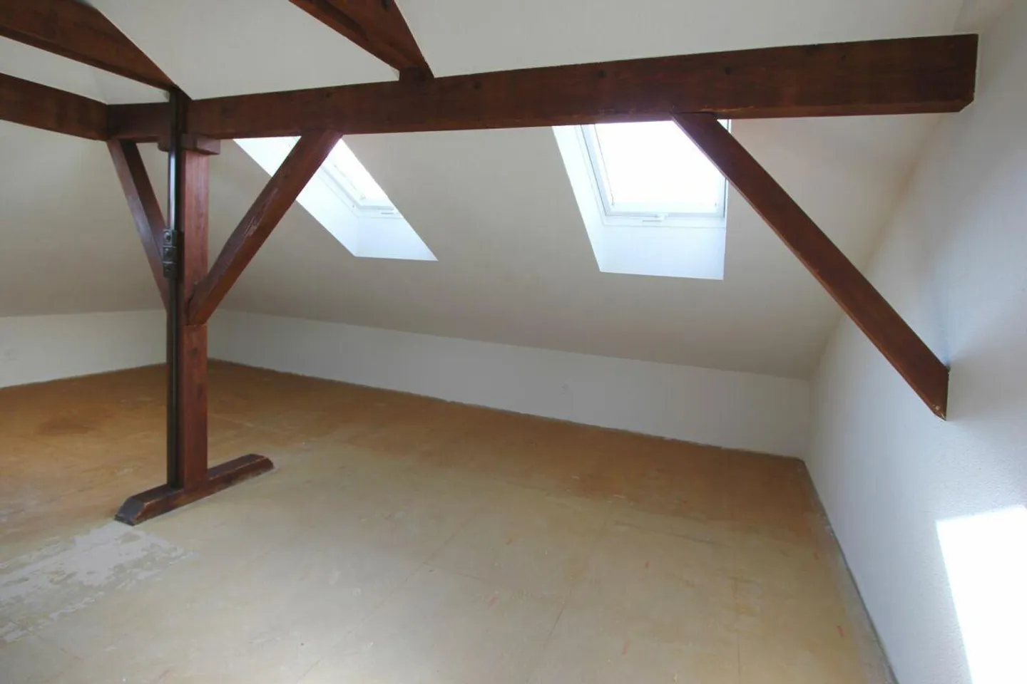 2.5 room apartment with balcony and converted attic - Photo 7 of 13