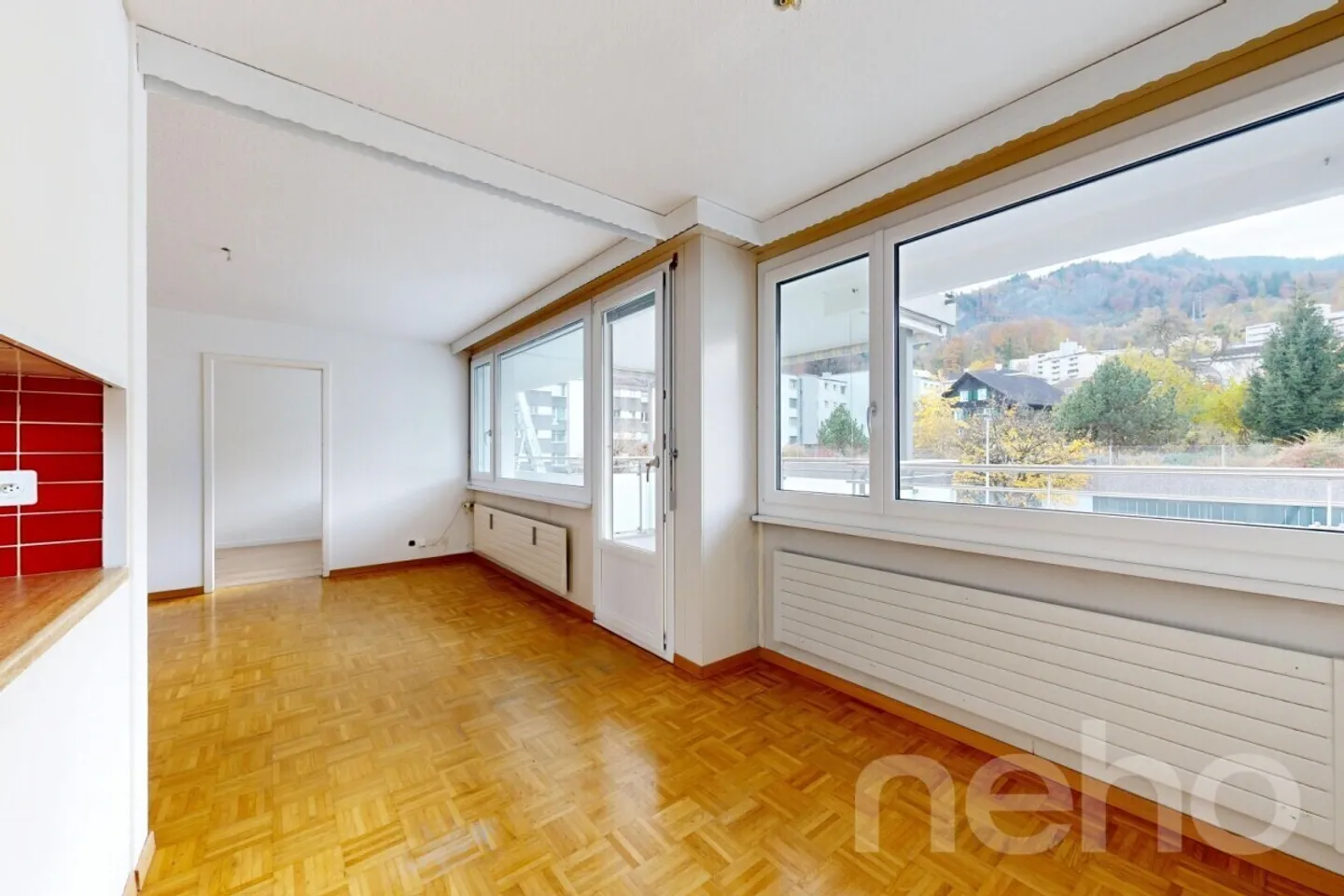 Charming apartment with a view of Pilatus and a spacious balcony - Photo 4 of 12