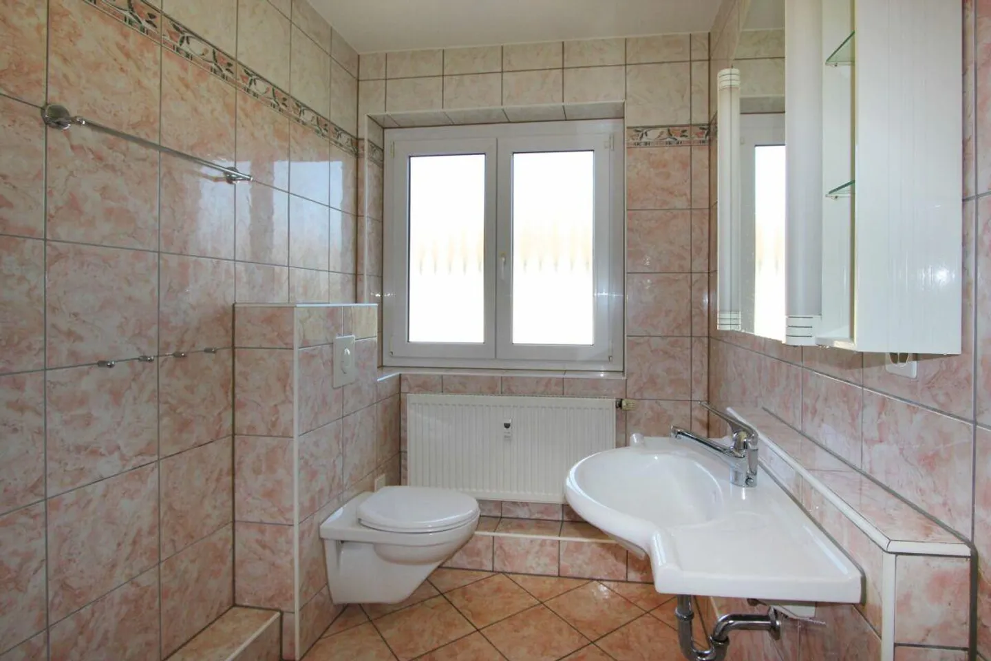 2.5 room apartment with balcony and converted attic - Photo 8 of 13