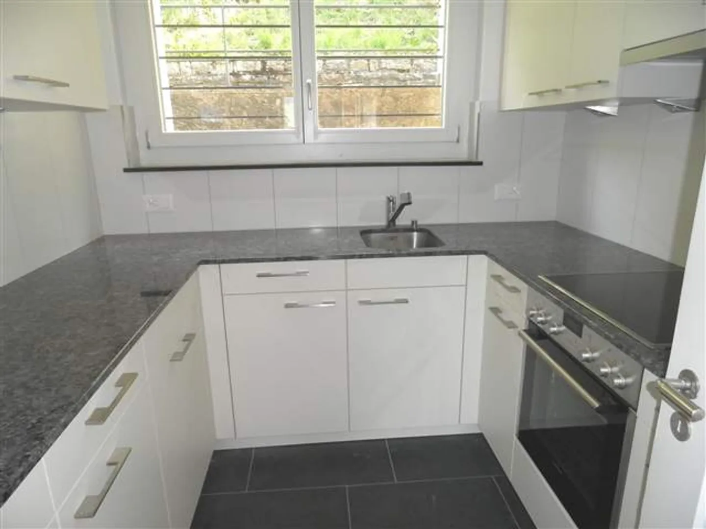 Appartamento 4 stanze piano terra/piano superiore in una casa bifamiliare ai margini della città vecchia - Foto 3 di 10