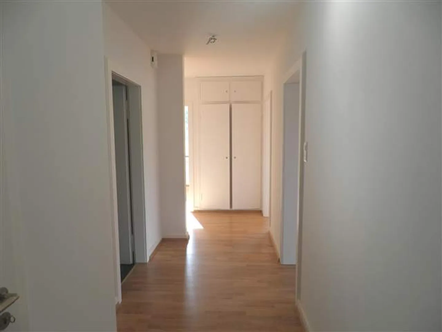 Appartamento 4 stanze piano terra/piano superiore in una casa bifamiliare ai margini della città vecchia - Foto 5 di 10