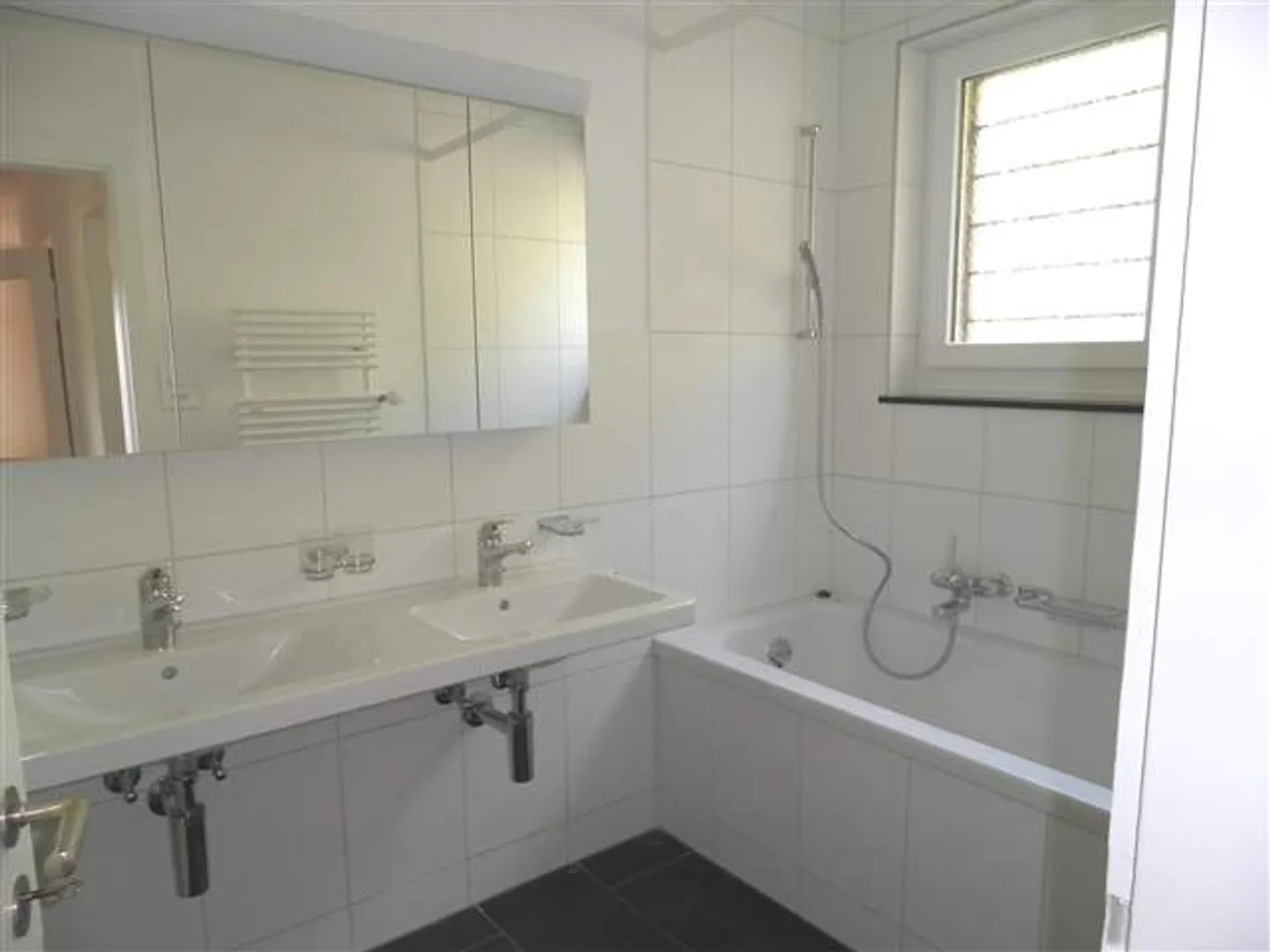 Appartamento 4 stanze piano terra/piano superiore in una casa bifamiliare ai margini della città vecchia - Foto 4 di 10