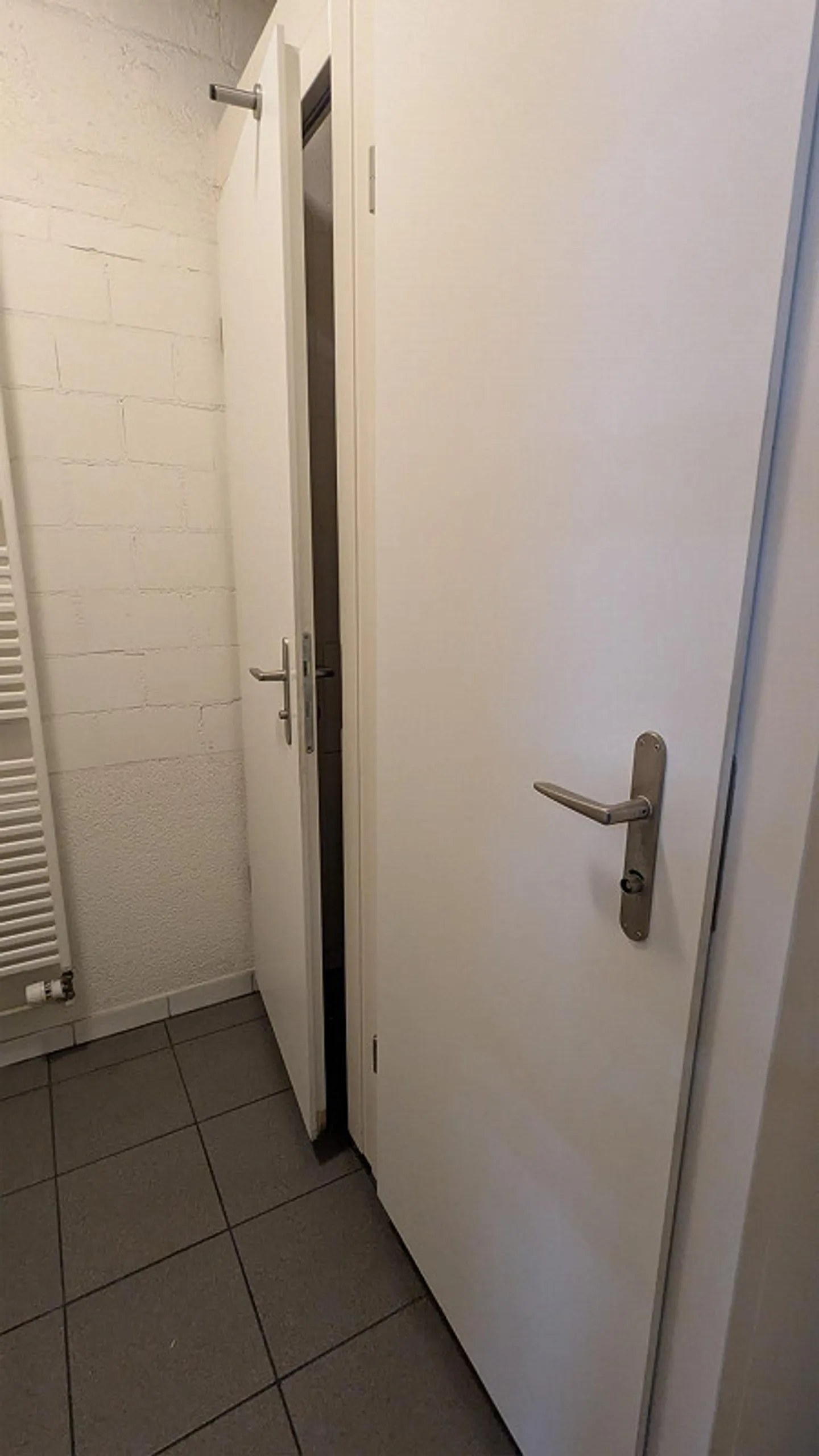 Versatile commercial space with workshop and outdoor area for rent - Photo 12 of 12