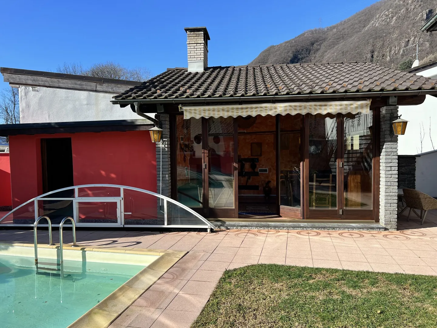 Prestigious semi-detached villa with pool and grotto - Photo 15 of 25