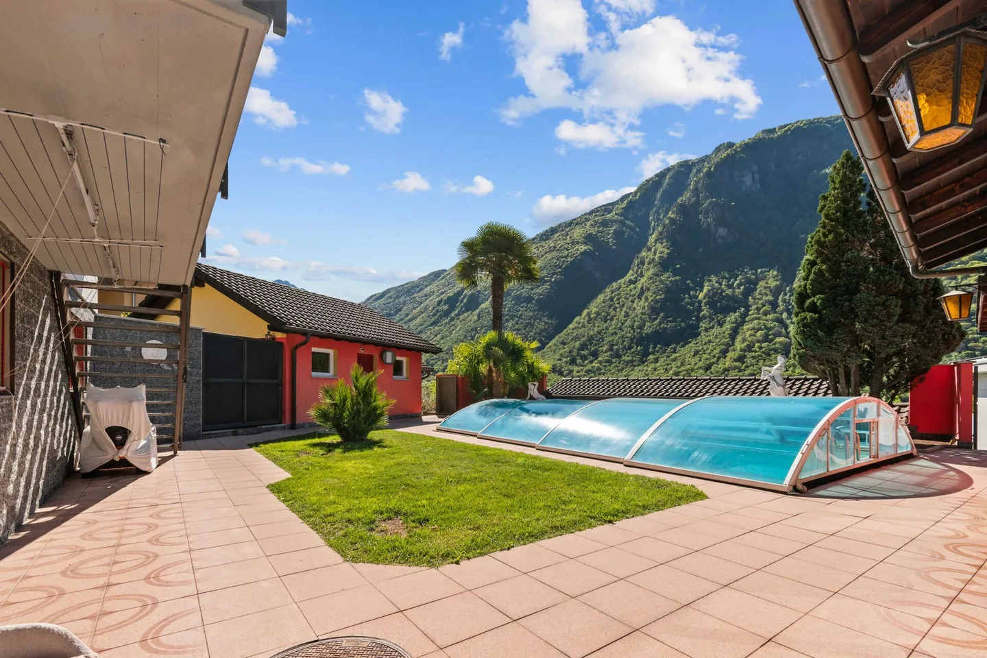 Prestigious semi-detached villa with pool and grotto - Photo 19 of 25