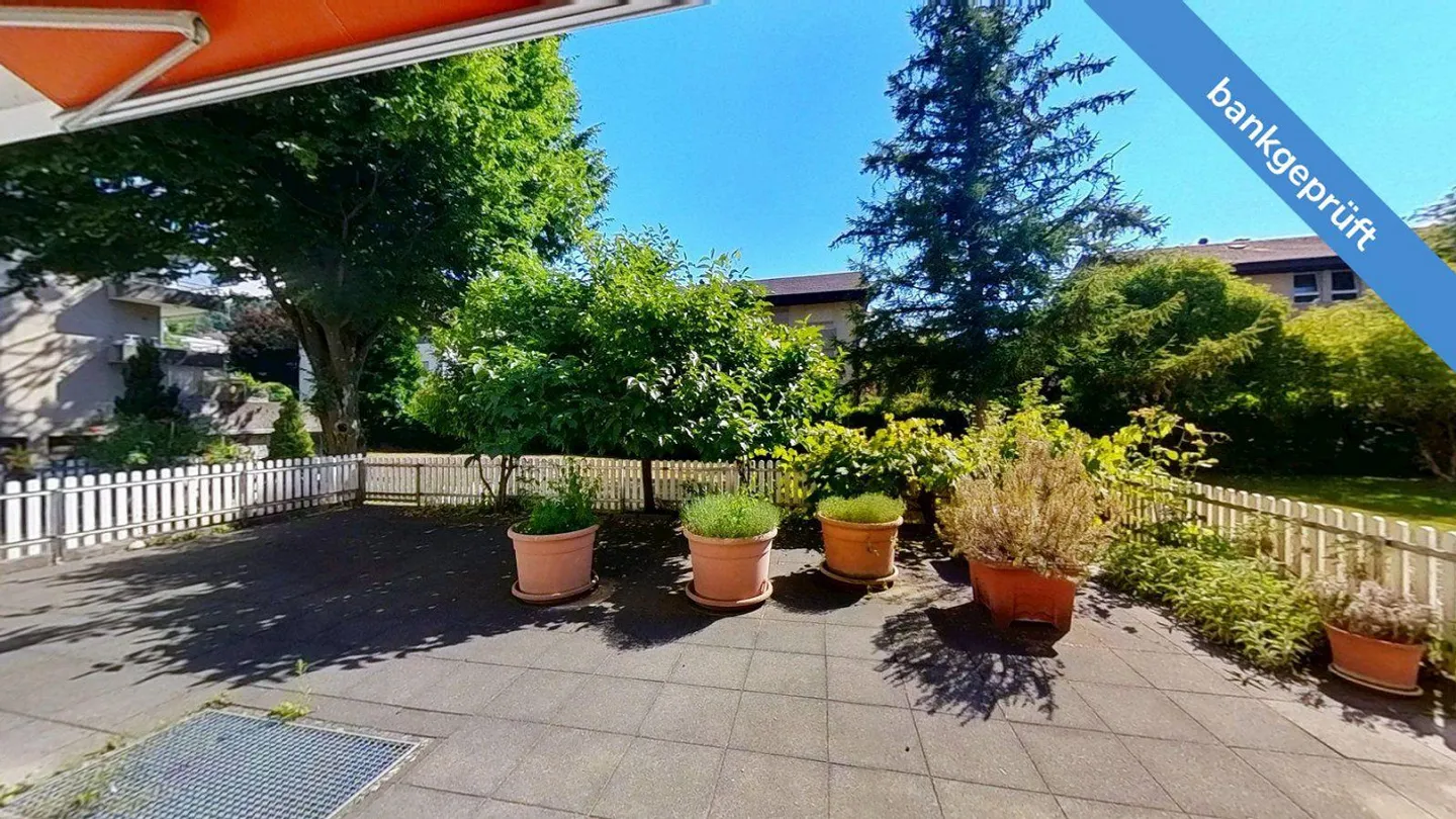 AgentSelly - Appartement spacieux au rez-de-chaussée avec terrasse - Photo 9 sur 13