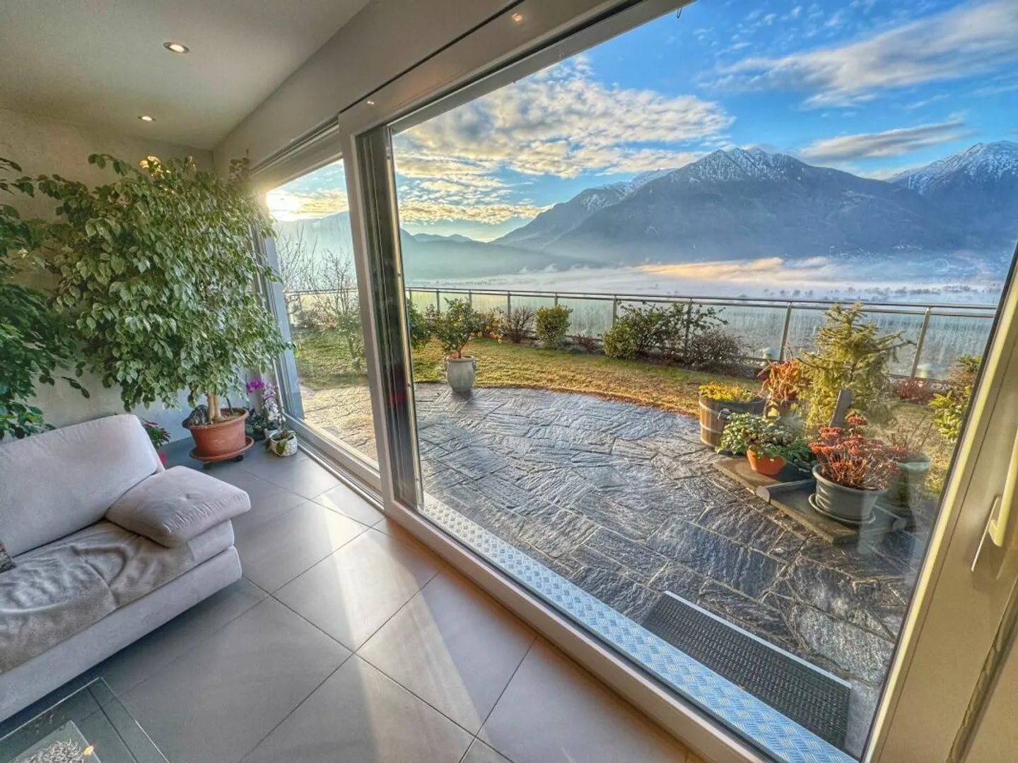 Appartamento di lusso con vista lago - Foto 2 di 14