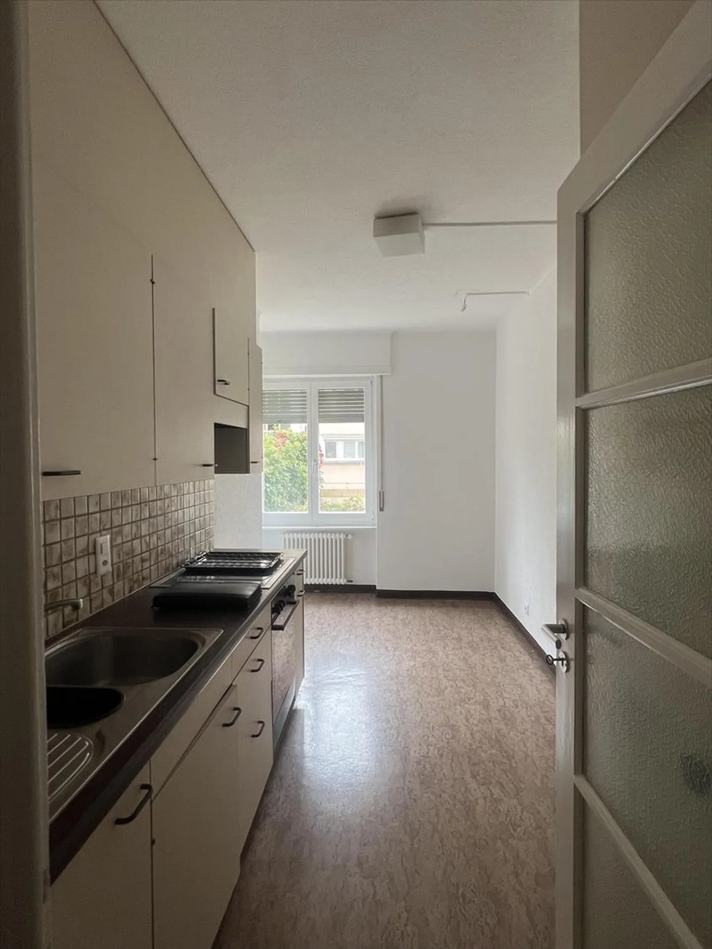 Building close to the city center - Fixed-term lease - Photo 3 of 8