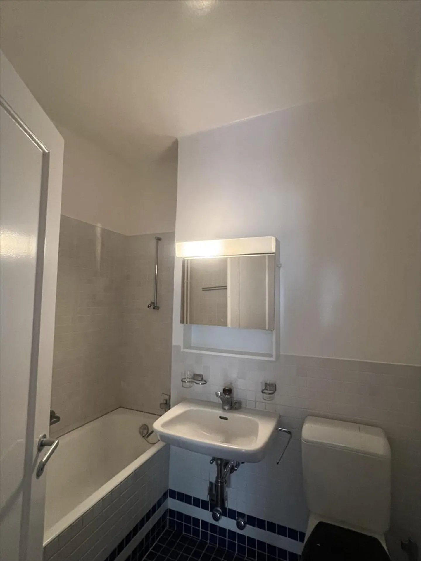 Building close to the city center - Fixed-term lease - Photo 4 of 8