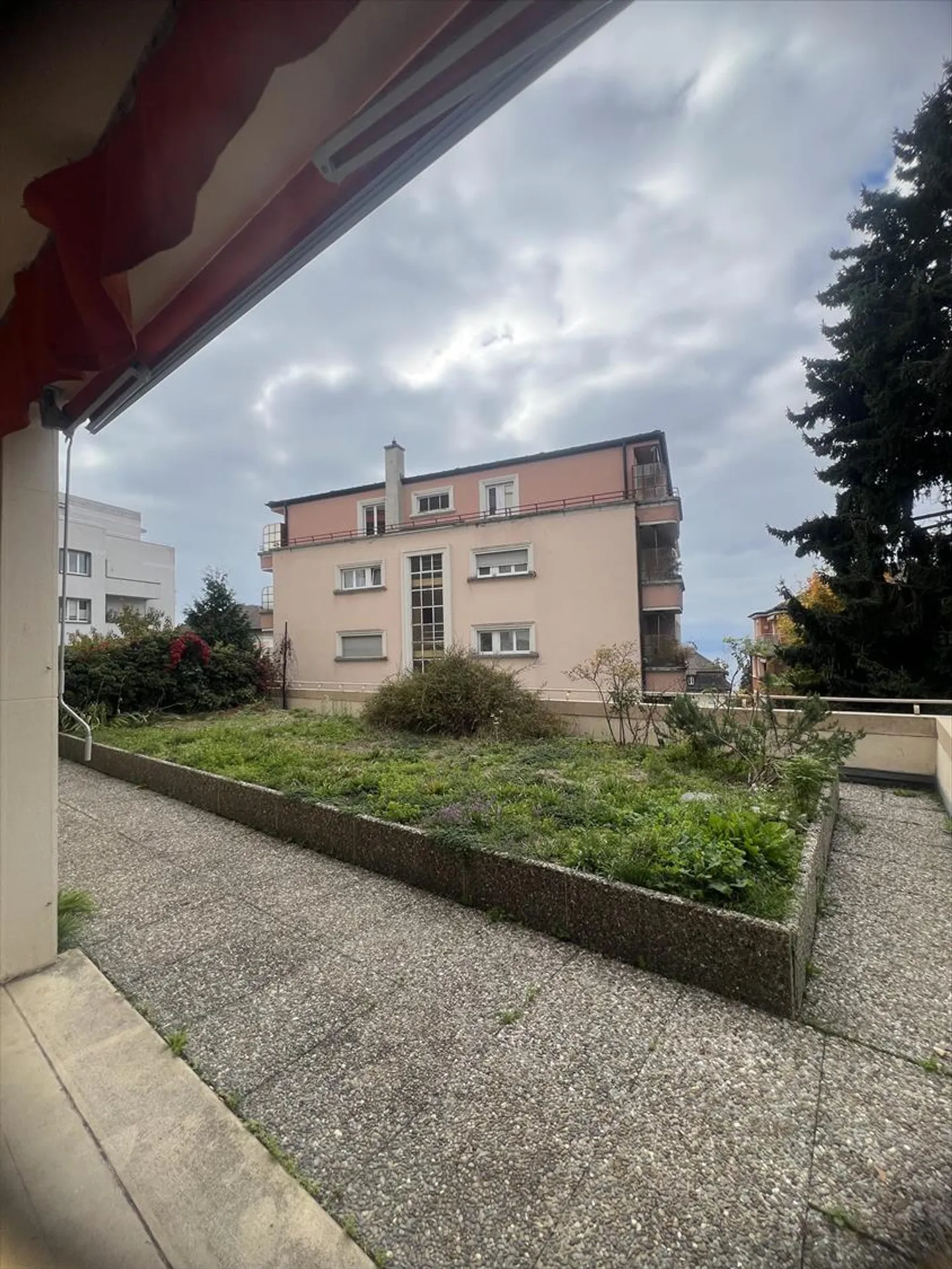 Building close to the city center - Fixed-term lease - Photo 7 of 8