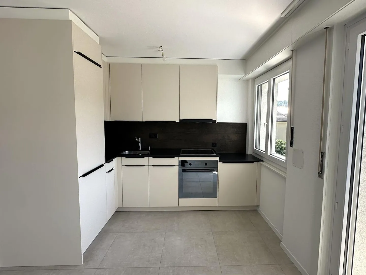 Very nice fully renovated 2-room apartment! - Photo 1 of 7