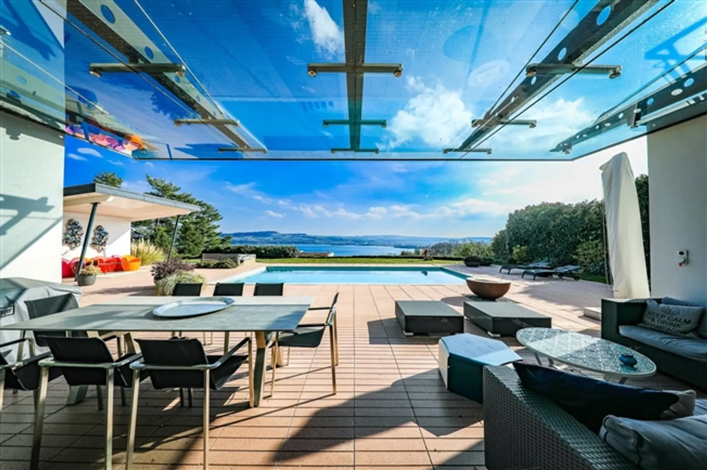 Casa moderna con piscina e vista panoramica sulle Alpi e sul lago - Foto 3 di 13