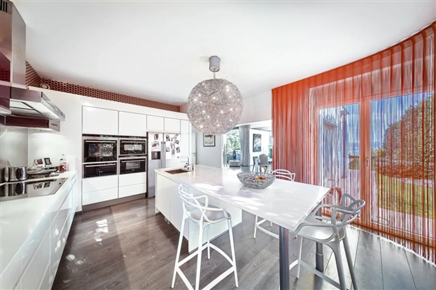 Casa moderna con piscina e vista panoramica sulle Alpi e sul lago - Foto 8 di 13