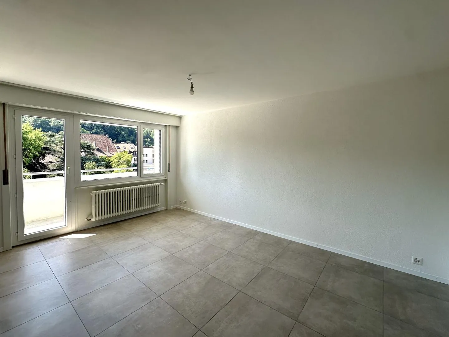 Very nice fully renovated 2-room apartment! - Photo 3 of 7