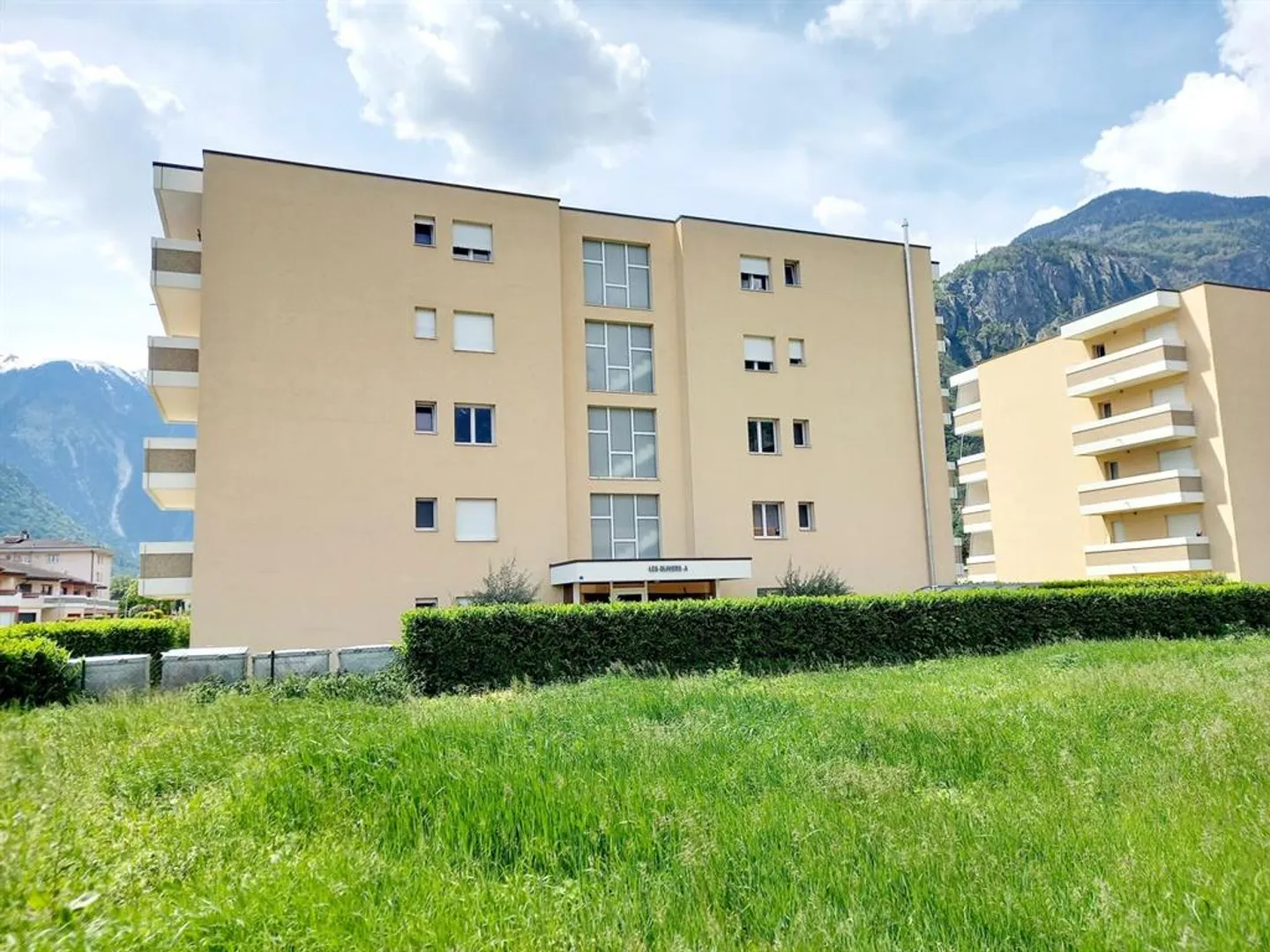 Innenparkplätze verfügbar - Foto 2 von 3