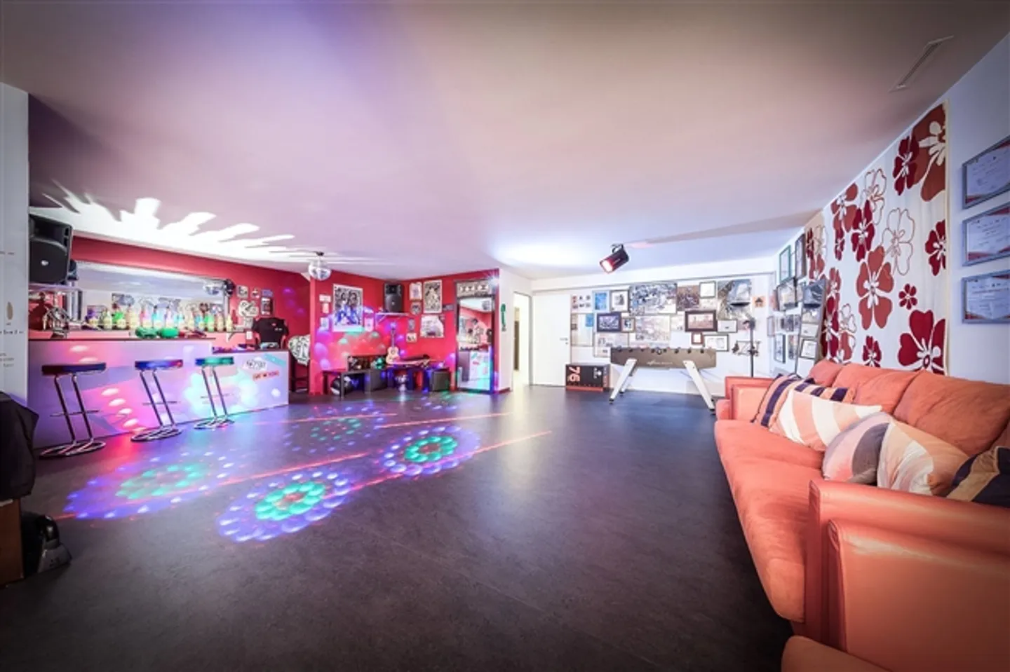 Casa moderna con piscina e vista panoramica sulle Alpi e sul lago - Foto 12 di 13