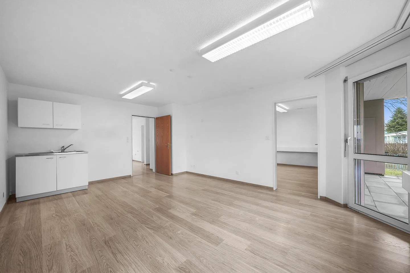 Il tuo nuovo studio / Il tuo nuovo ufficio in una posizione centrale - Foto 4 di 13
