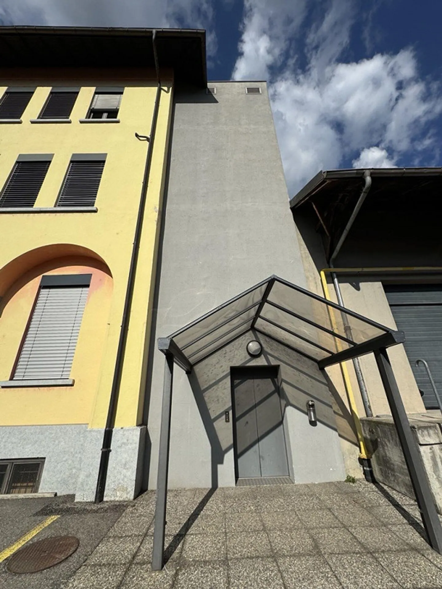 Superfici amministrative in locazione da 300 a 1200m2 presso Chiass... - Foto 1 di 2
