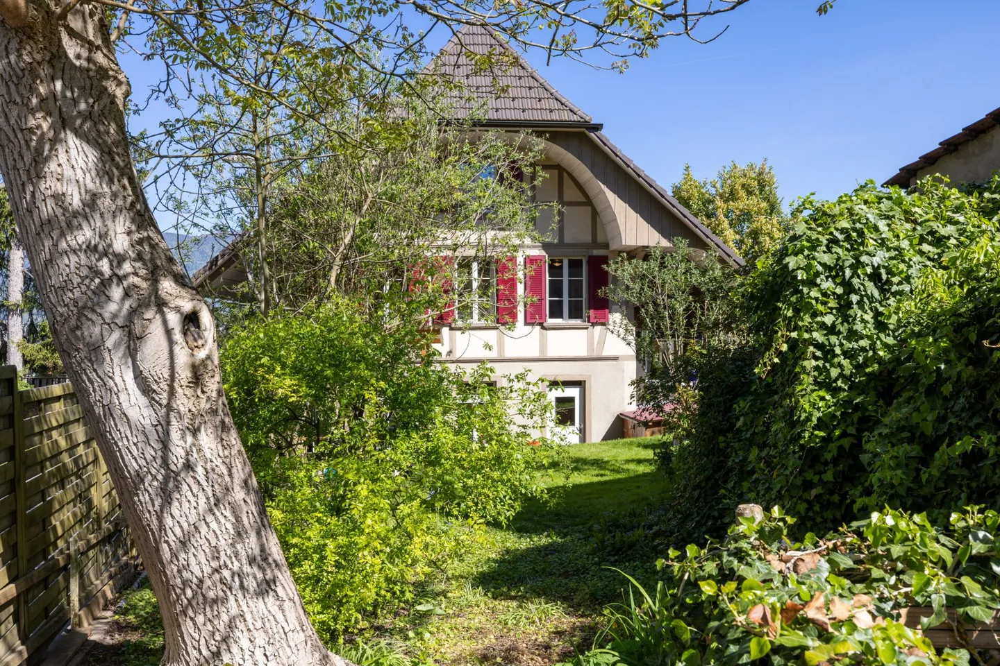 Charmantes Doppelhaus - Foto 1 von 13